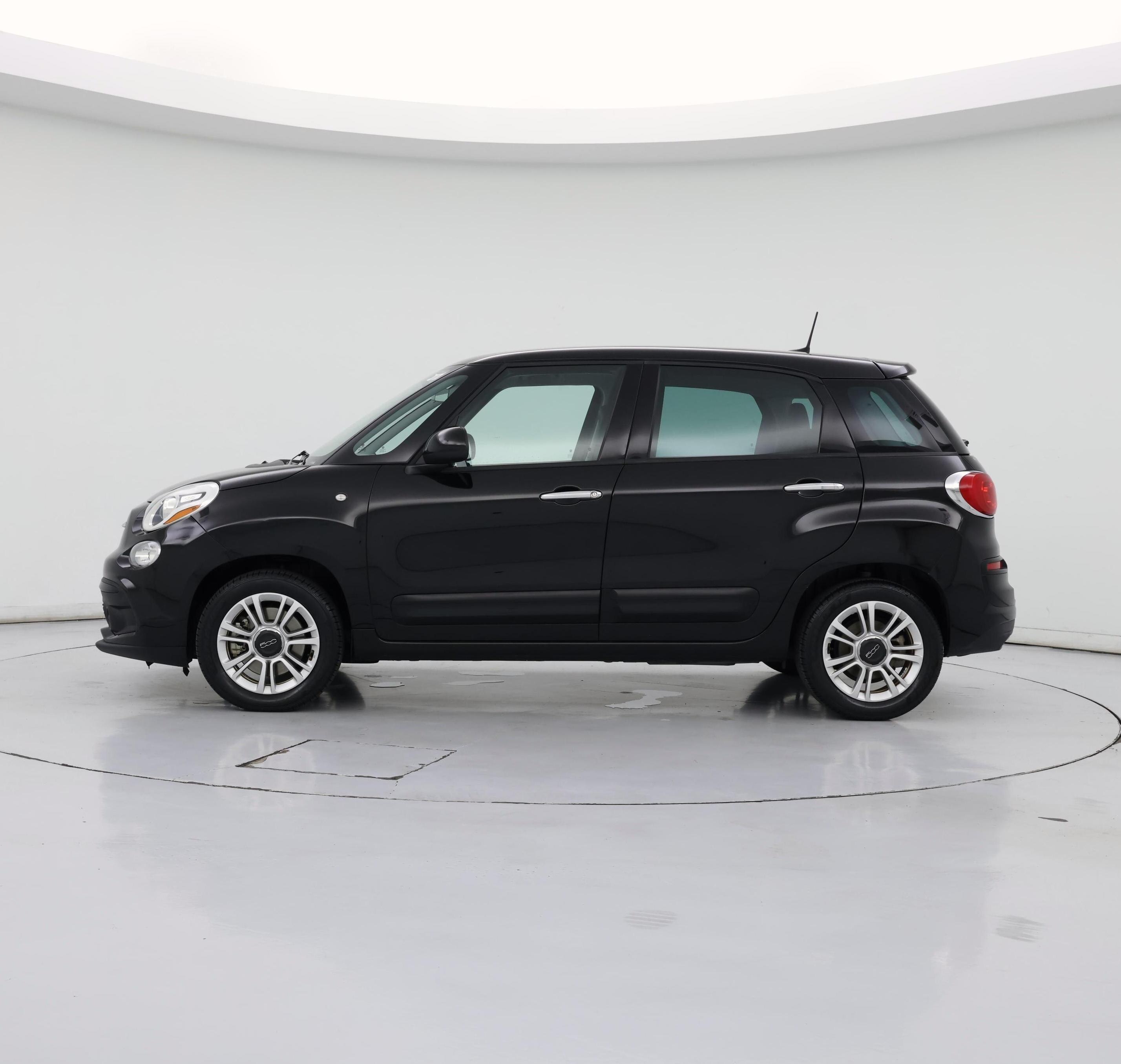 Thumbnail: 2018 Fiat 500L - 3