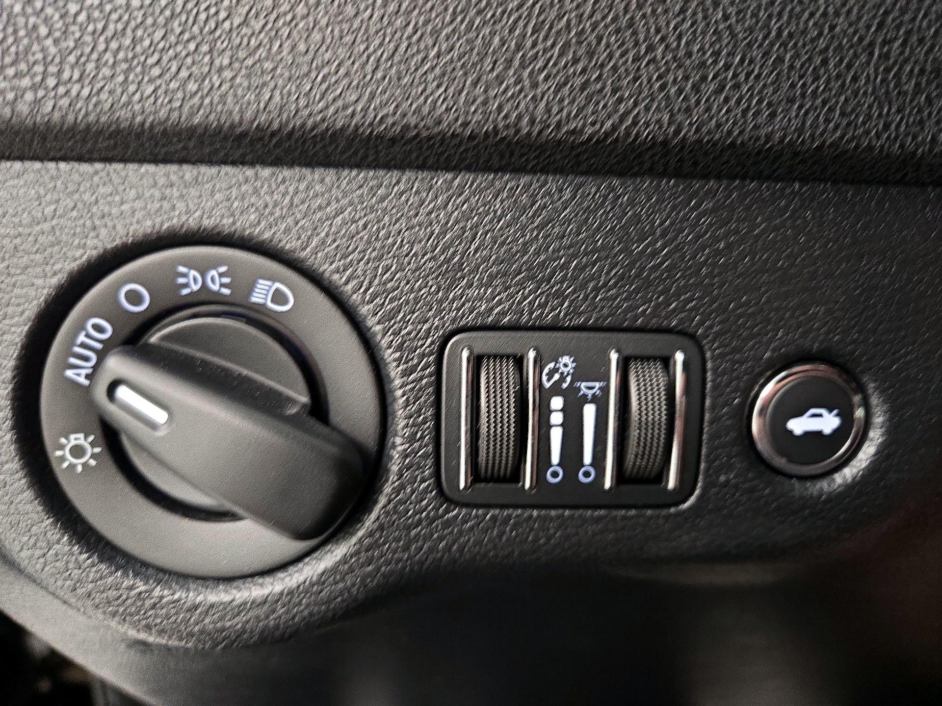 Thumbnail: 2014 Dodge Charger - 13
