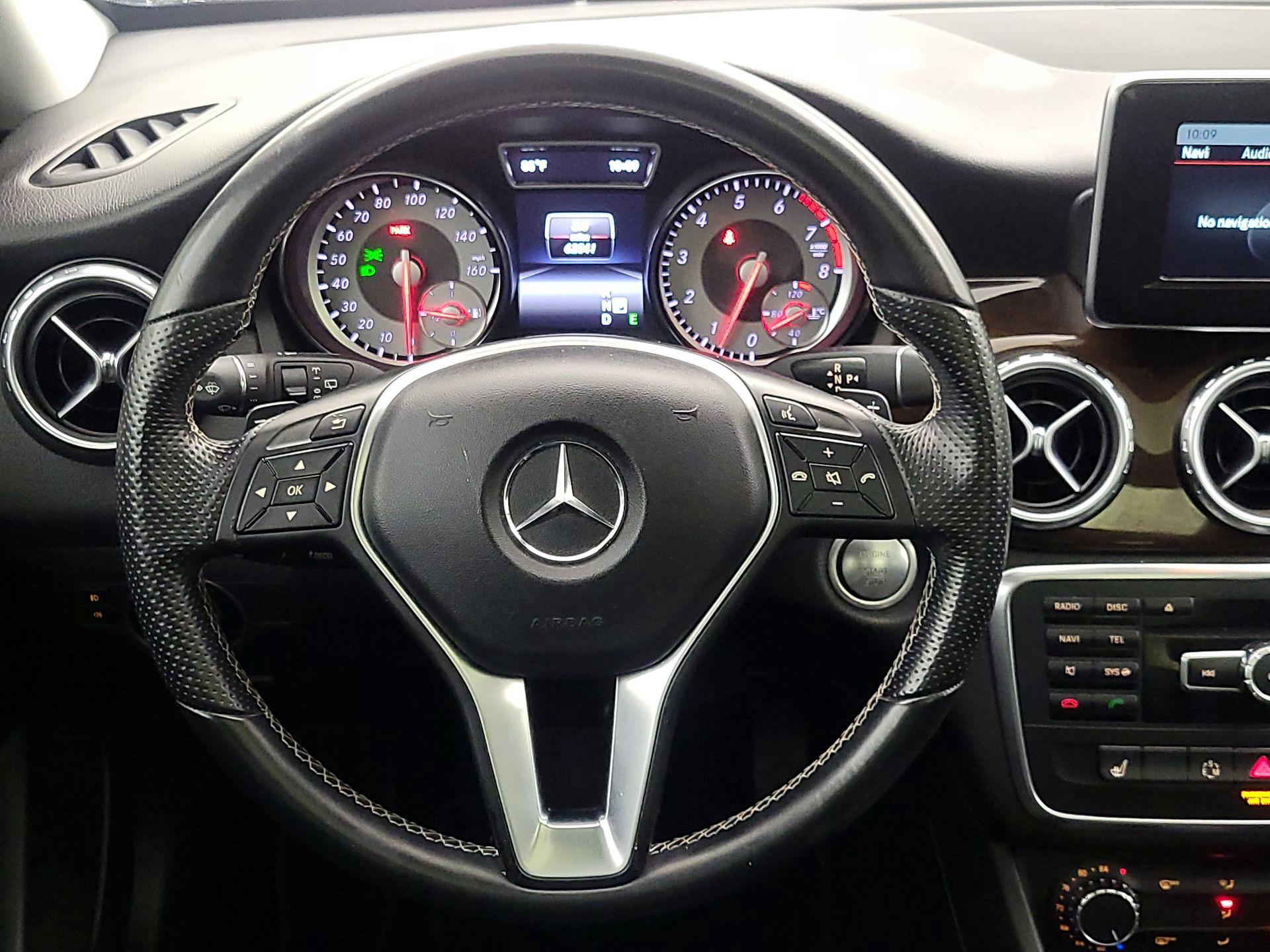 Thumbnail: 2015 Mercedes-Benz GLA - 10