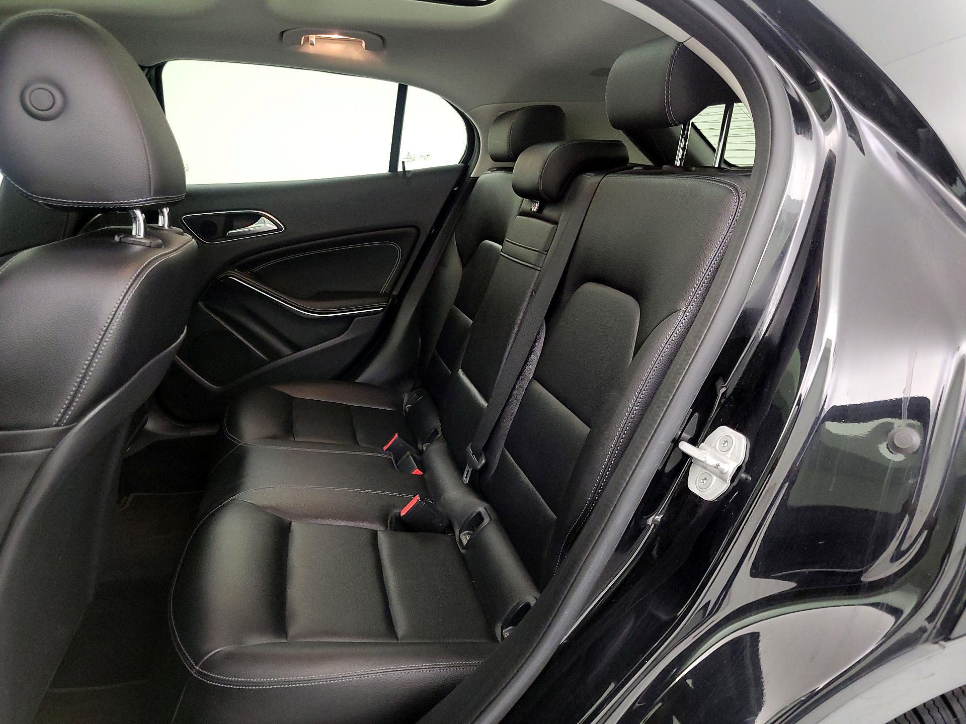 Thumbnail: 2015 Mercedes-Benz GLA - 20