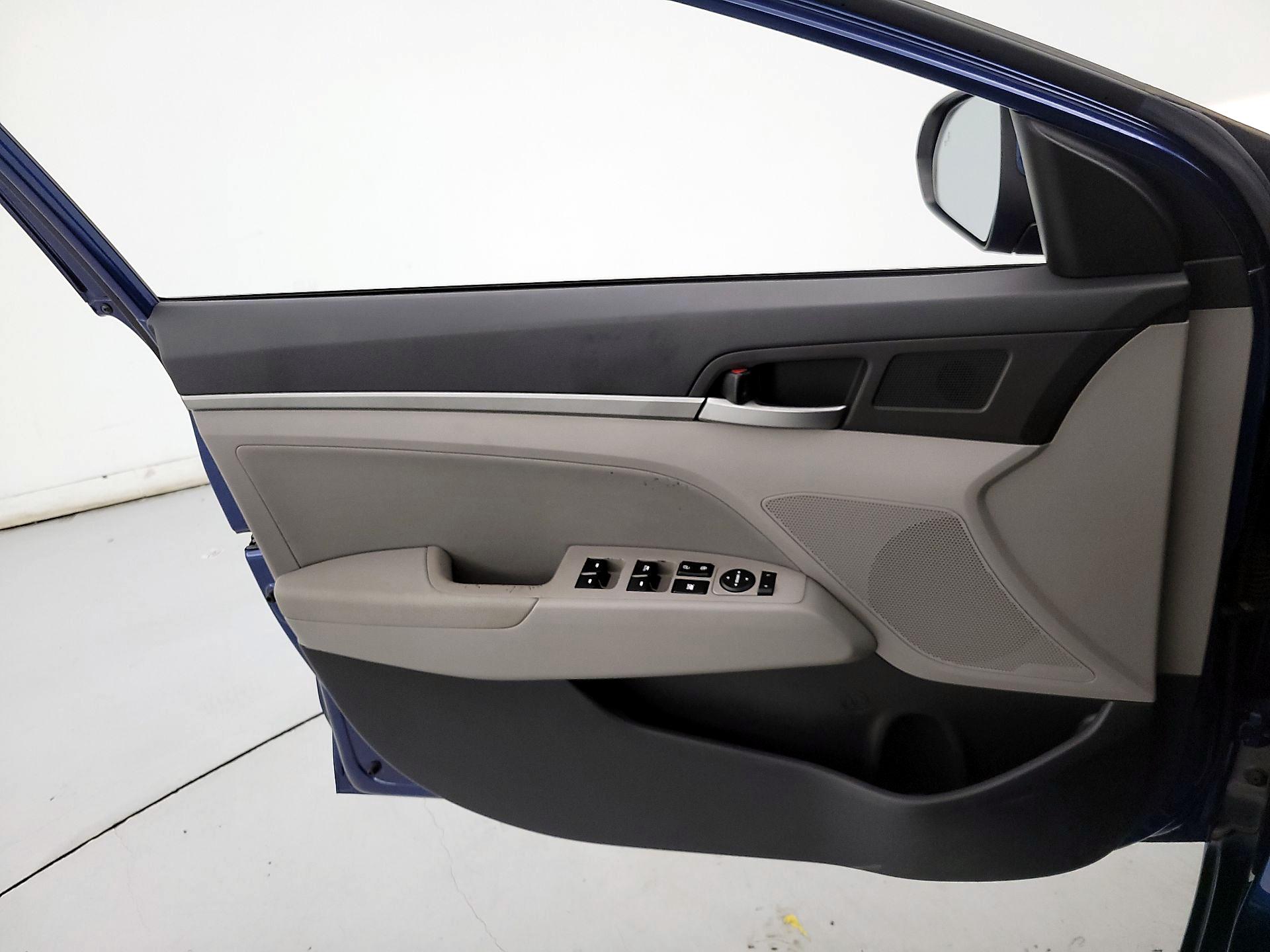 Thumbnail: 2017 Hyundai Elantra - 12