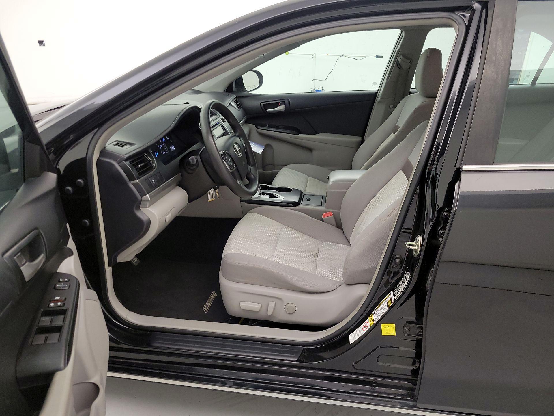 Thumbnail: 2014 Toyota Camry - 11