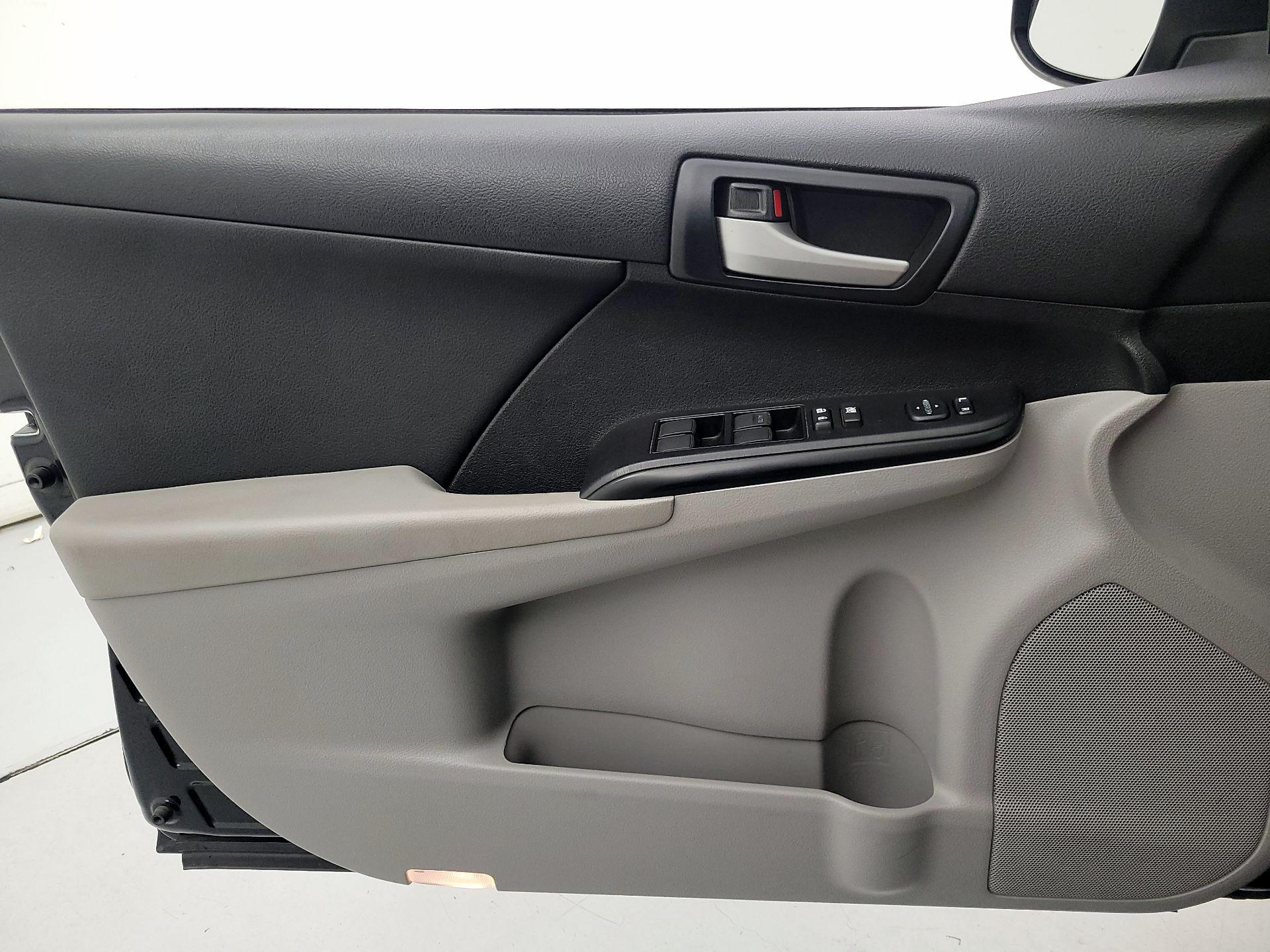 Thumbnail: 2014 Toyota Camry - 12