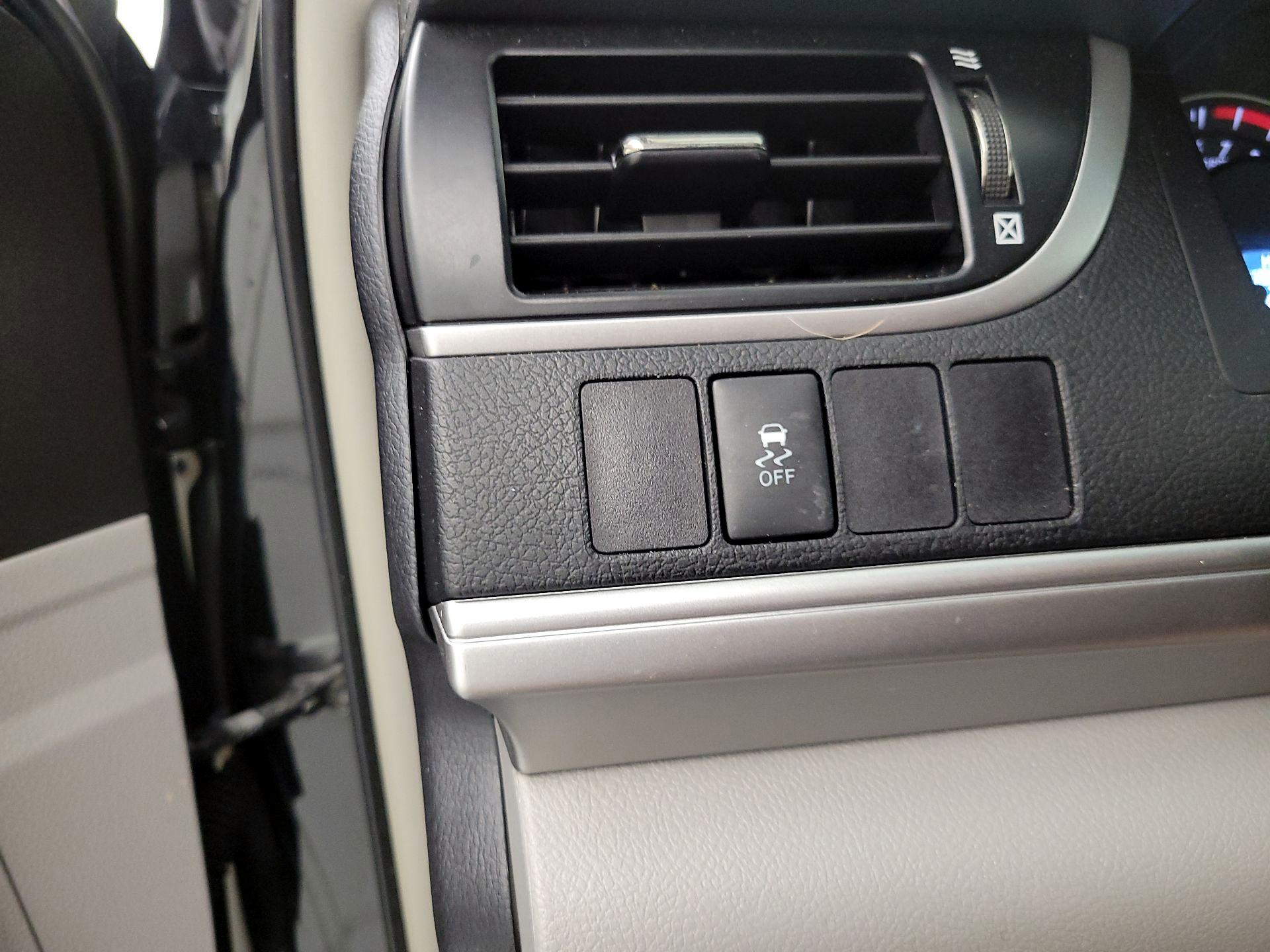 Thumbnail: 2014 Toyota Camry - 13