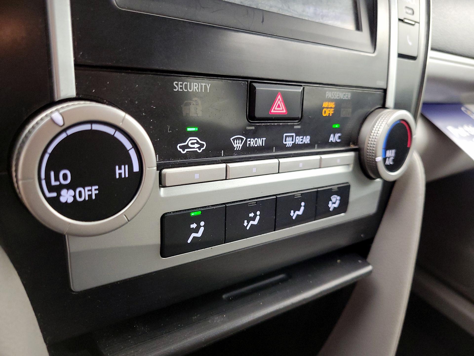 Thumbnail: 2014 Toyota Camry - 16