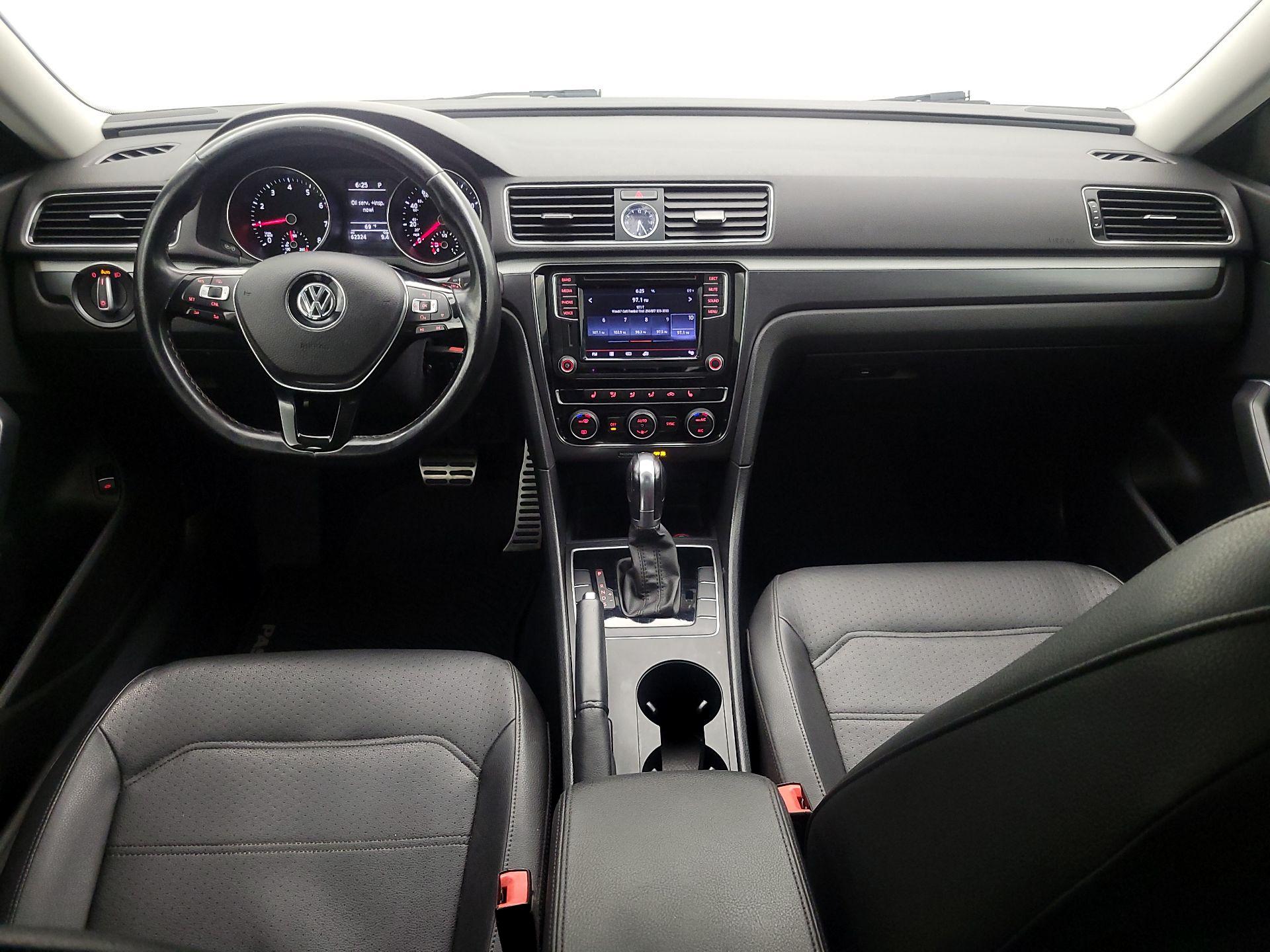 Thumbnail: 2017 Volkswagen Passat - 9