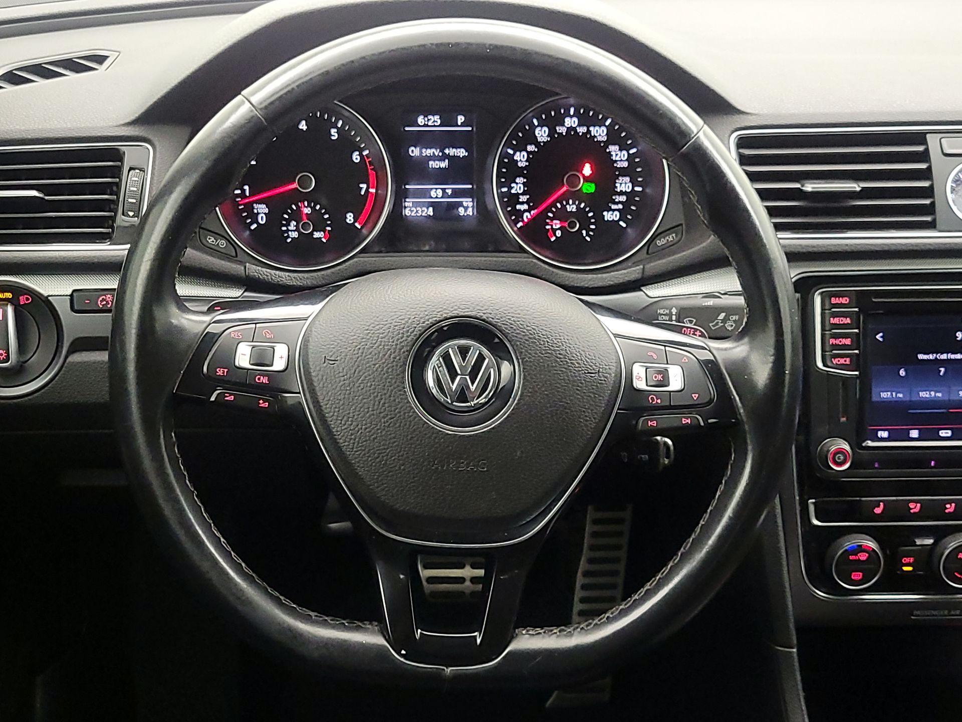 Thumbnail: 2017 Volkswagen Passat - 10