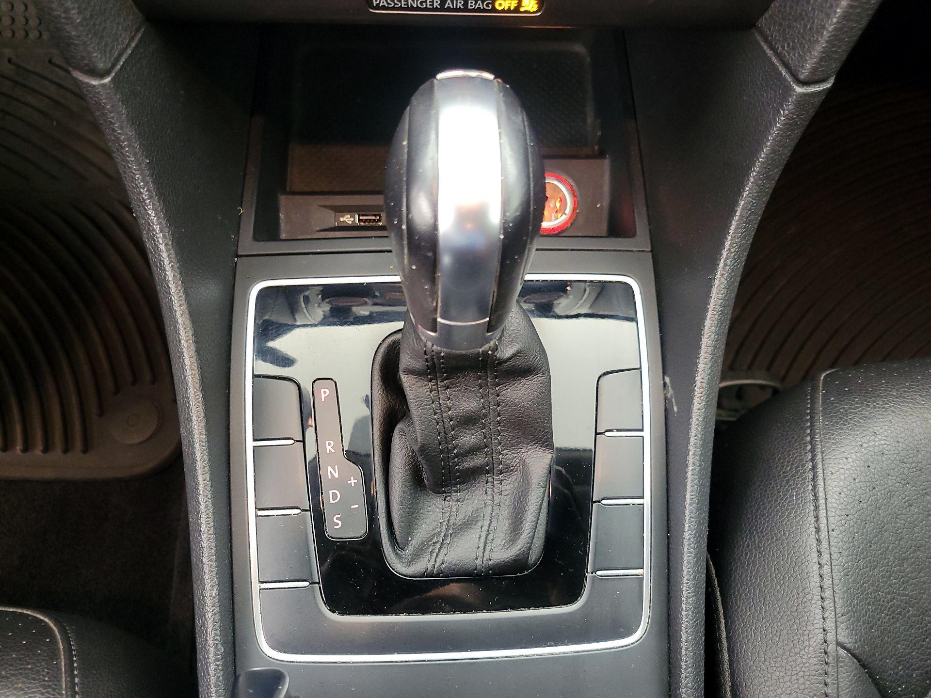Thumbnail: 2017 Volkswagen Passat - 17