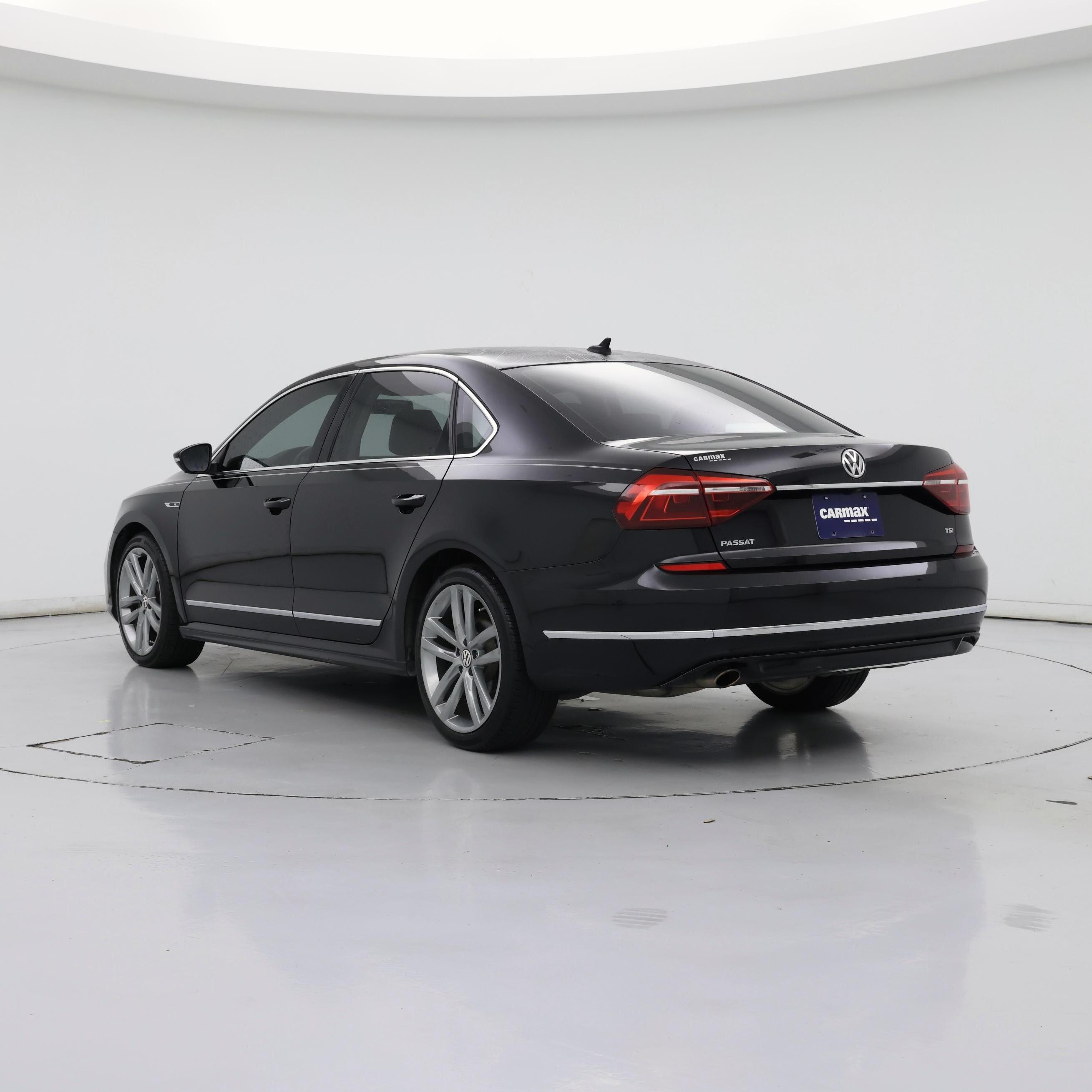 Thumbnail: 2017 Volkswagen Passat - 2