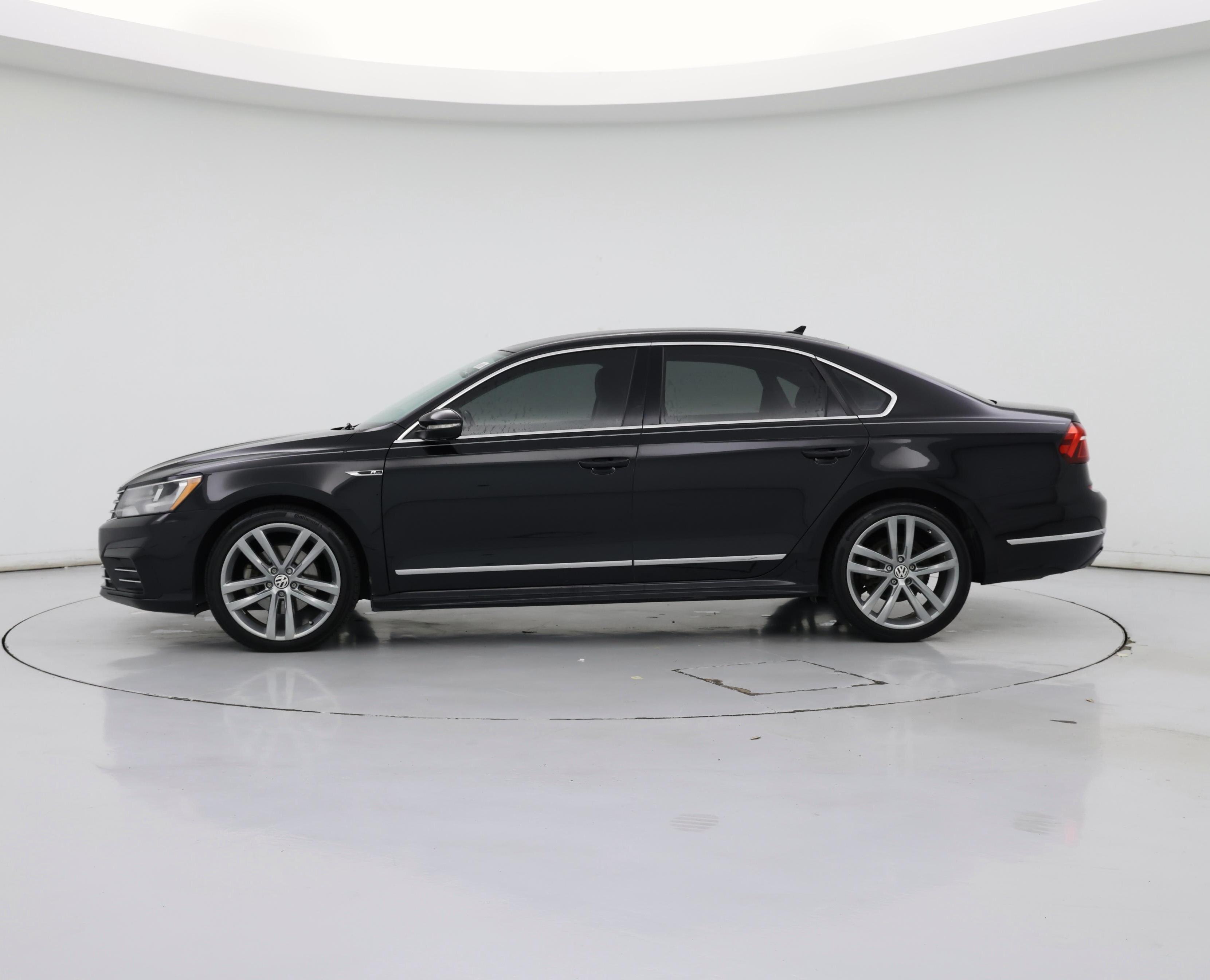 Thumbnail: 2017 Volkswagen Passat - 3