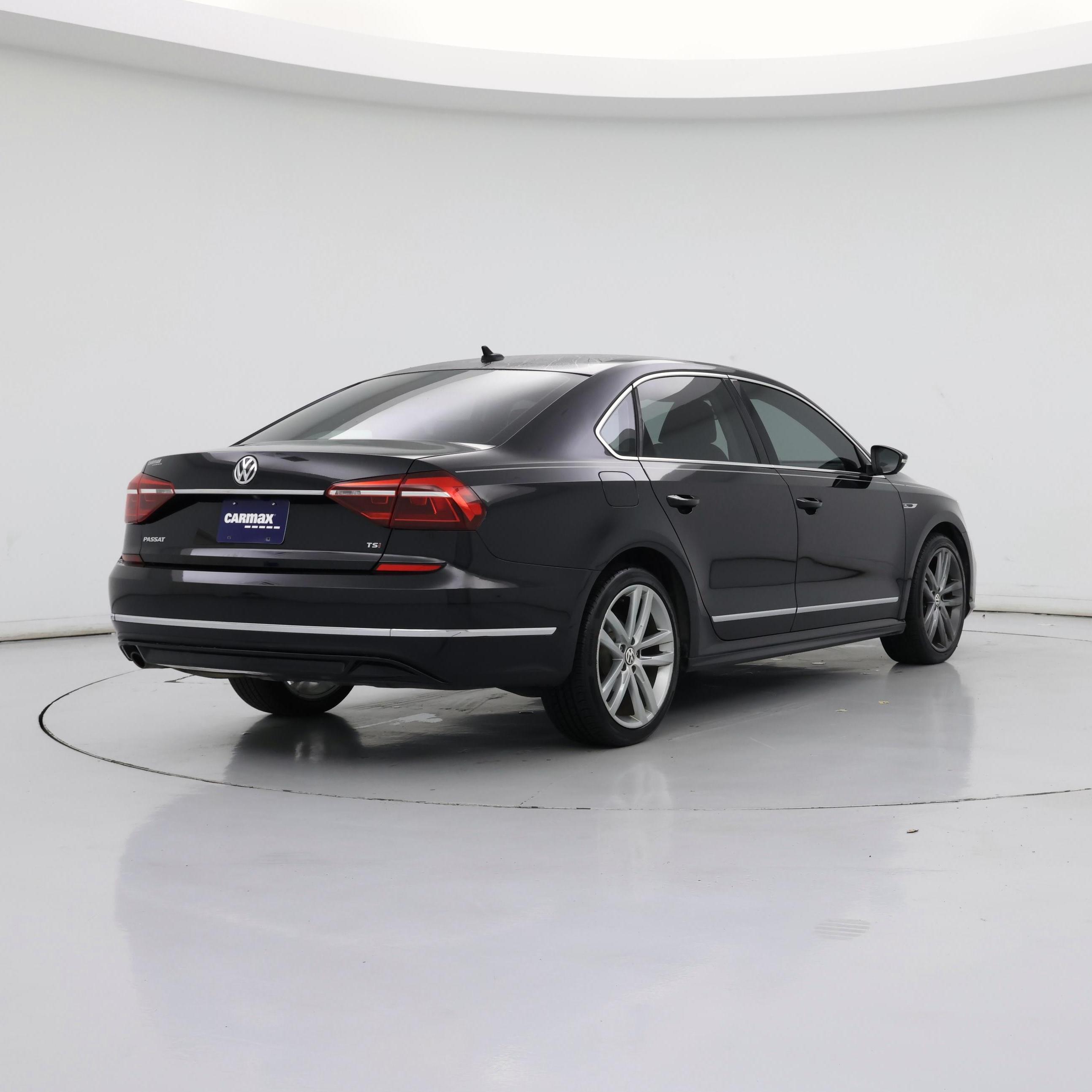 Thumbnail: 2017 Volkswagen Passat - 8
