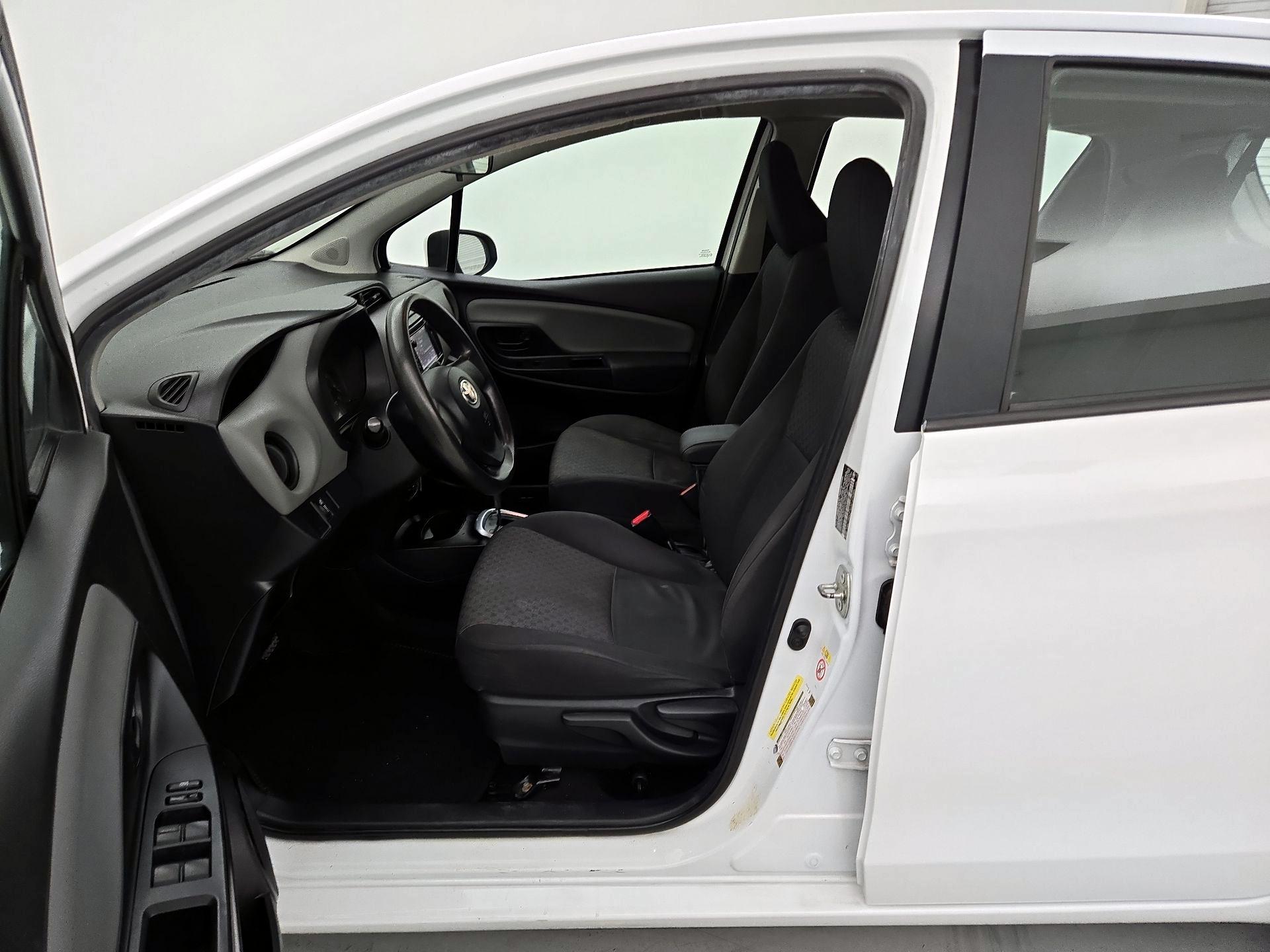 Thumbnail: 2015 Toyota Yaris - 11