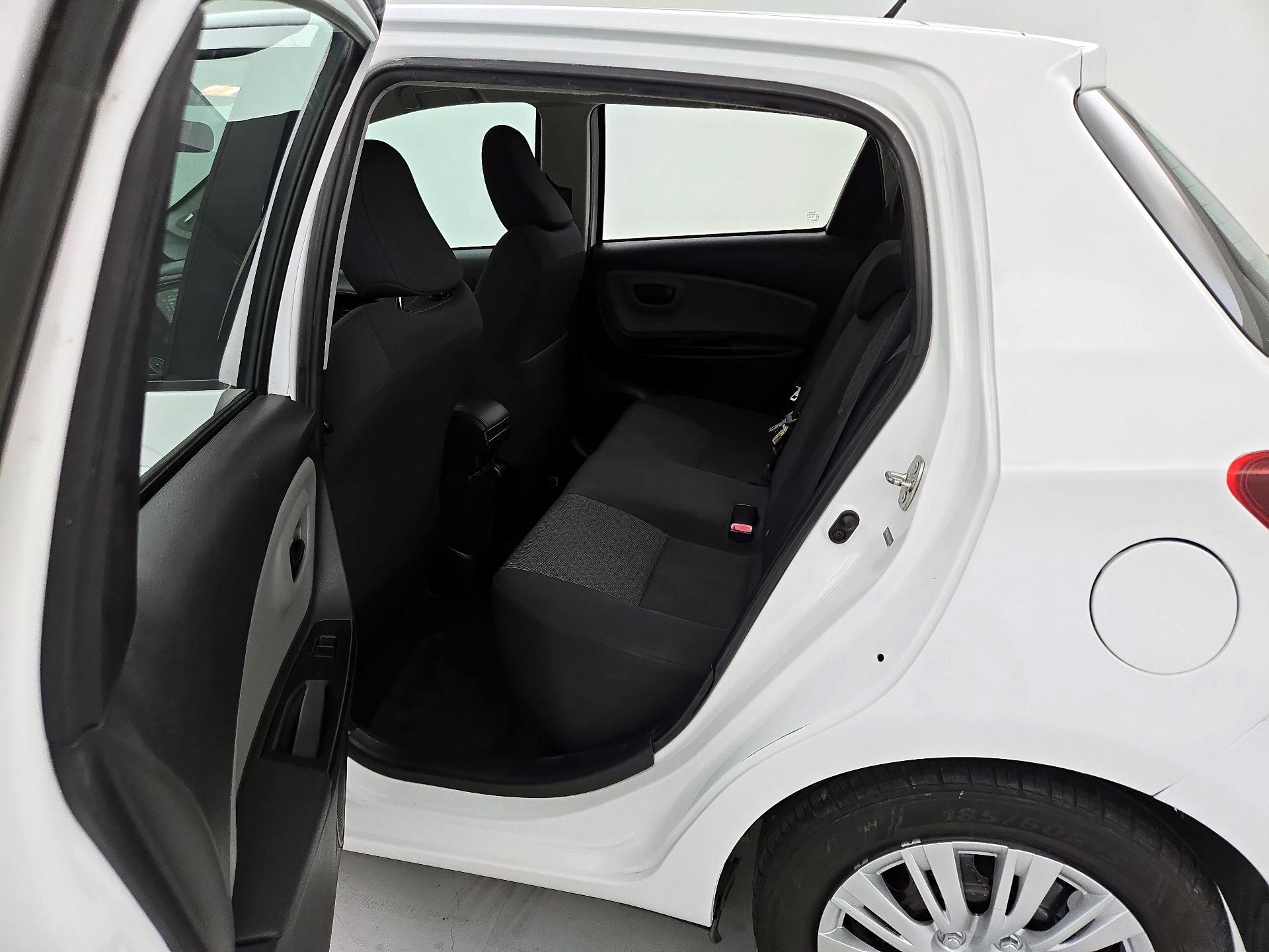 Thumbnail: 2015 Toyota Yaris - 18