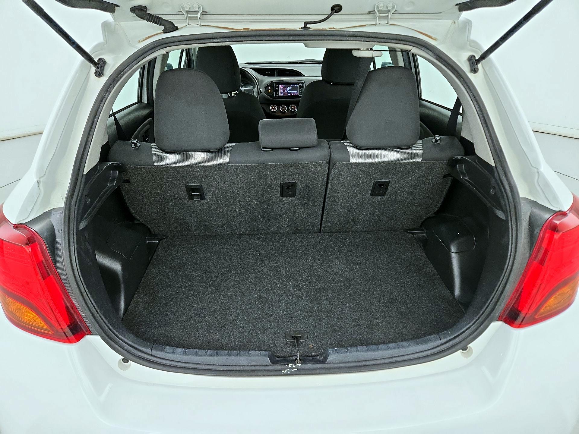 Thumbnail: 2015 Toyota Yaris - 19