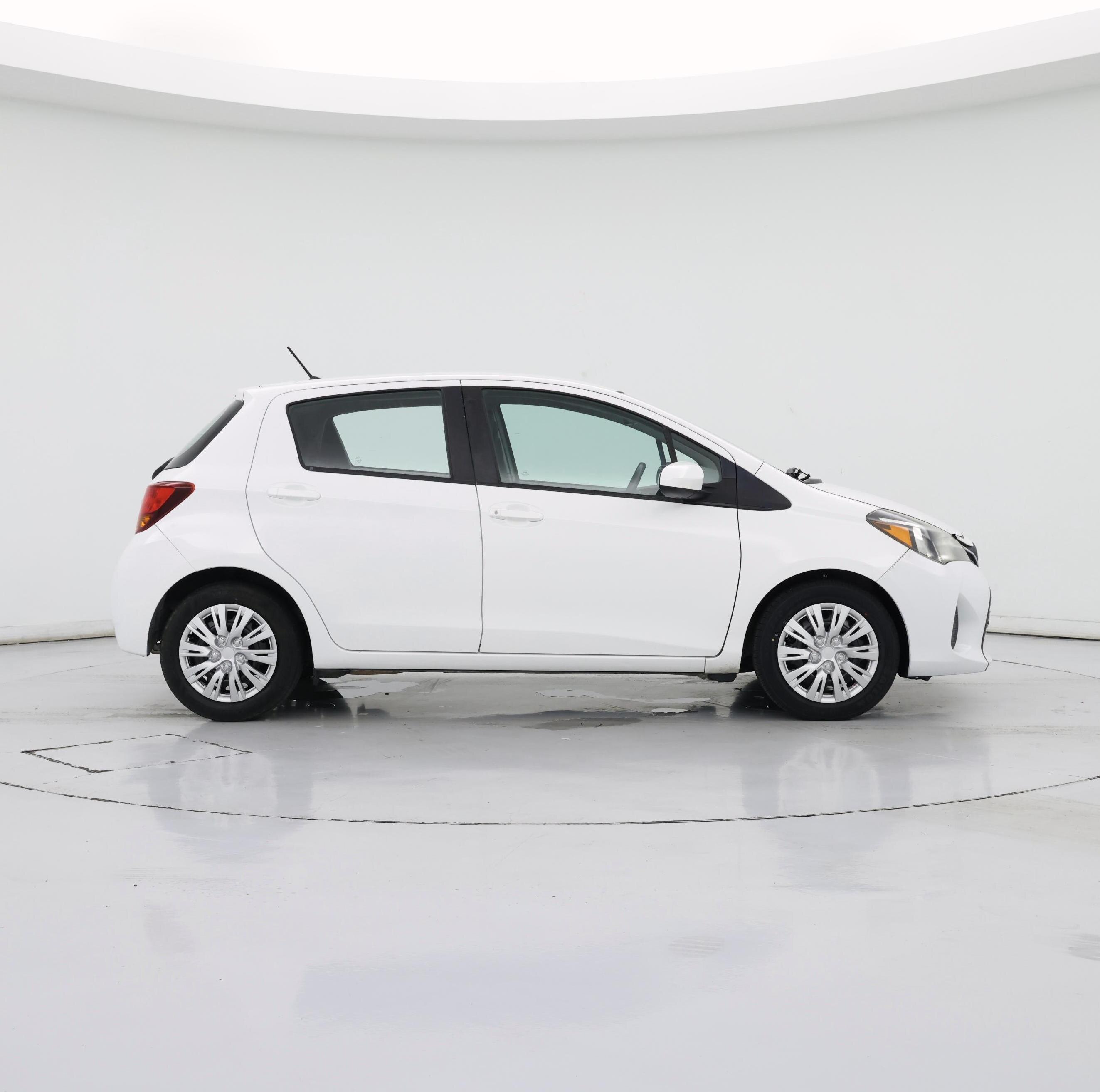 Thumbnail: 2015 Toyota Yaris - 7