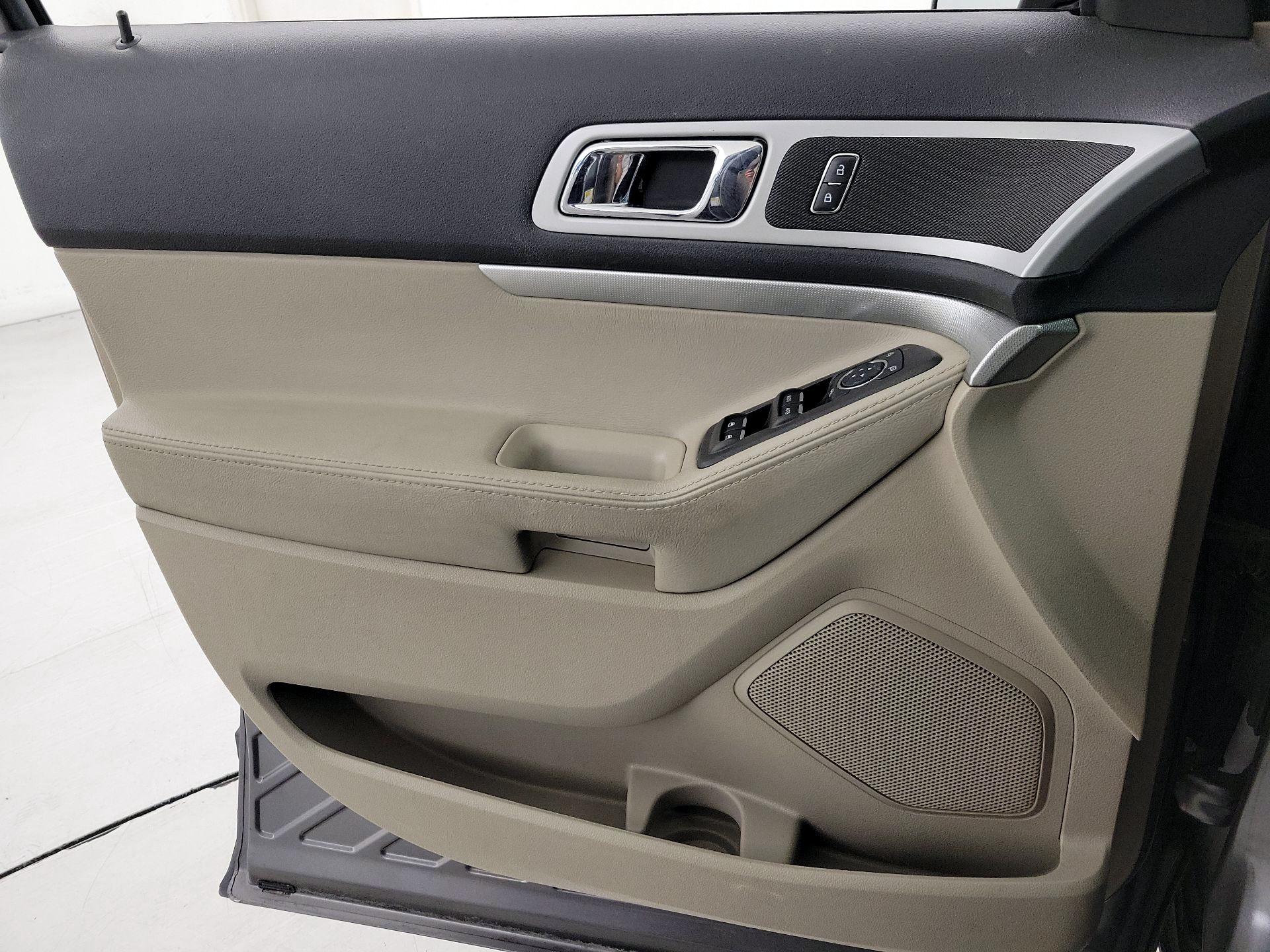 Thumbnail: 2013 Ford Explorer - 12