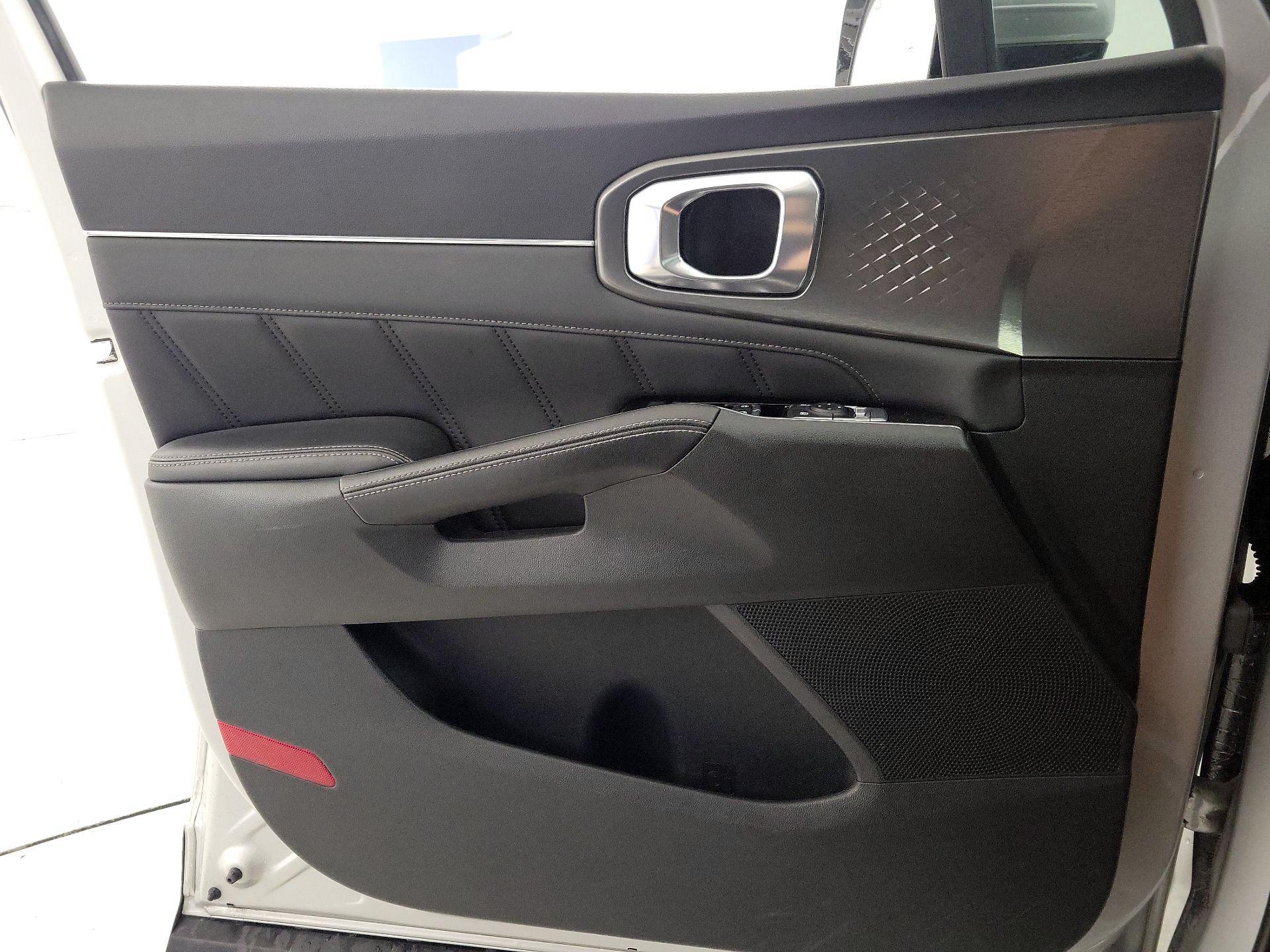 Thumbnail: 2022 Kia Sorento - 12