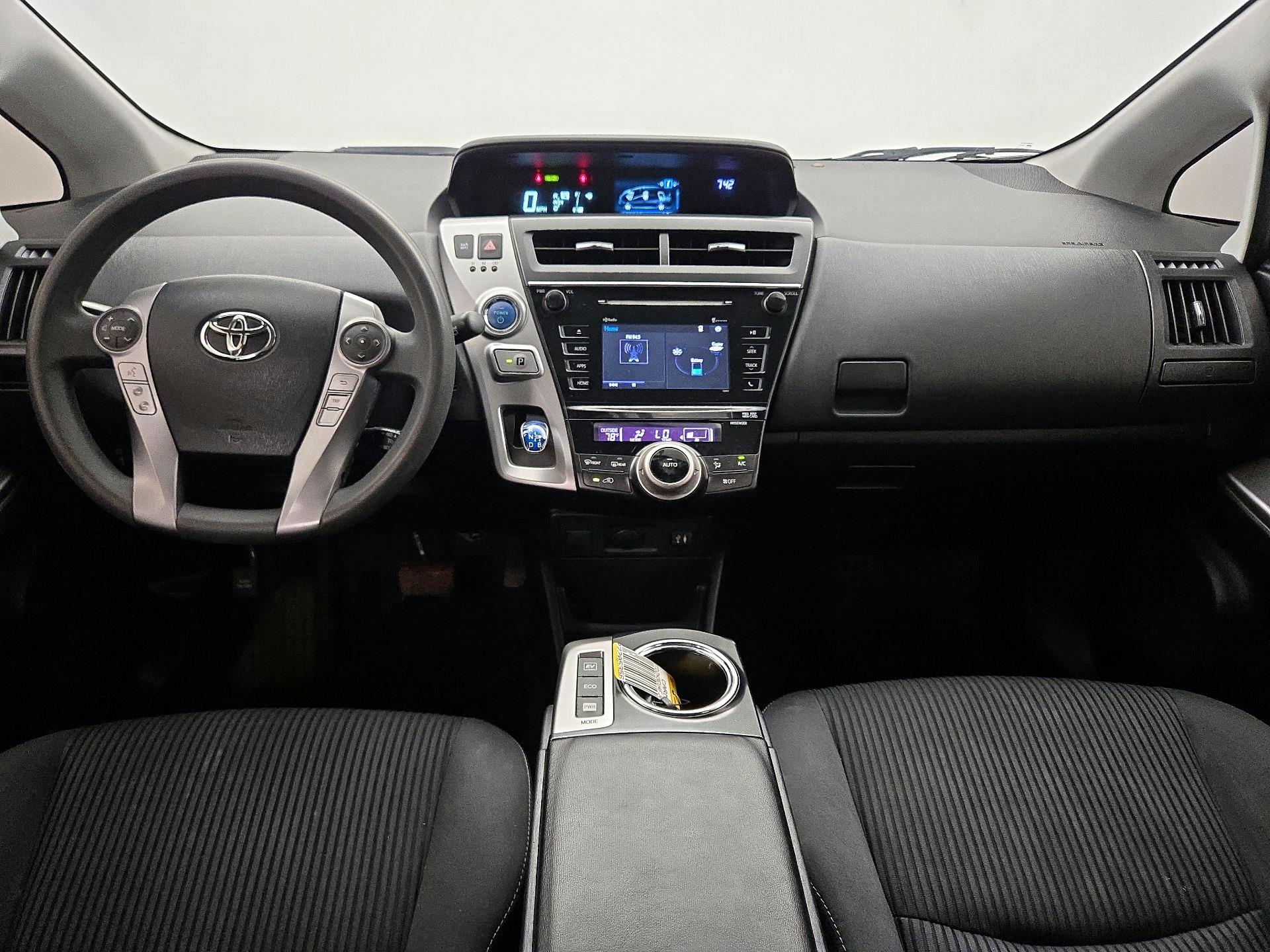 Thumbnail: 2015 Toyota Prius v - 9
