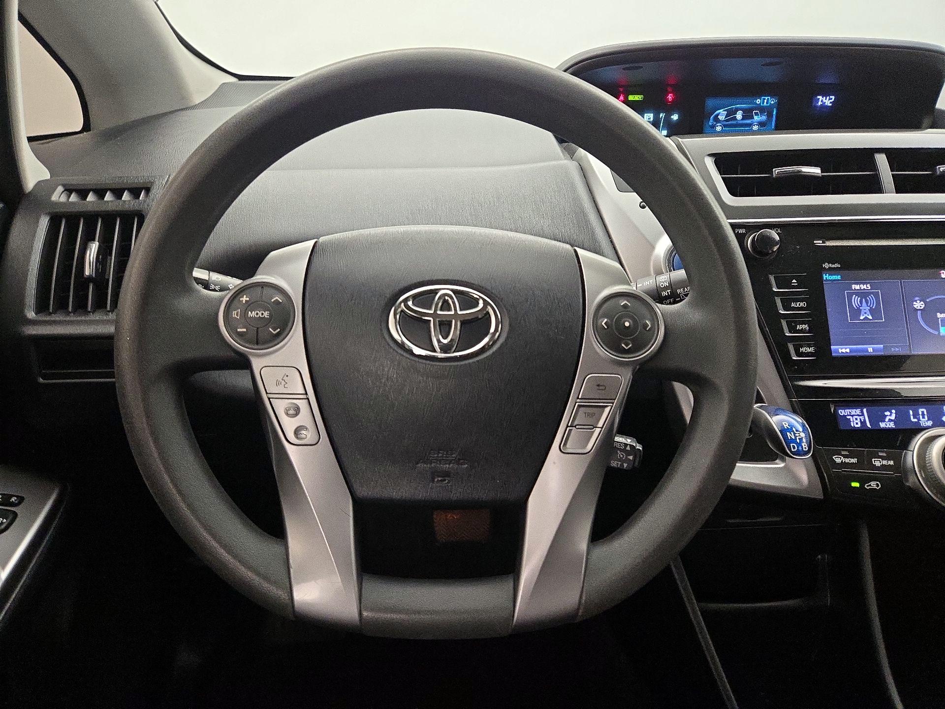Thumbnail: 2015 Toyota Prius v - 10