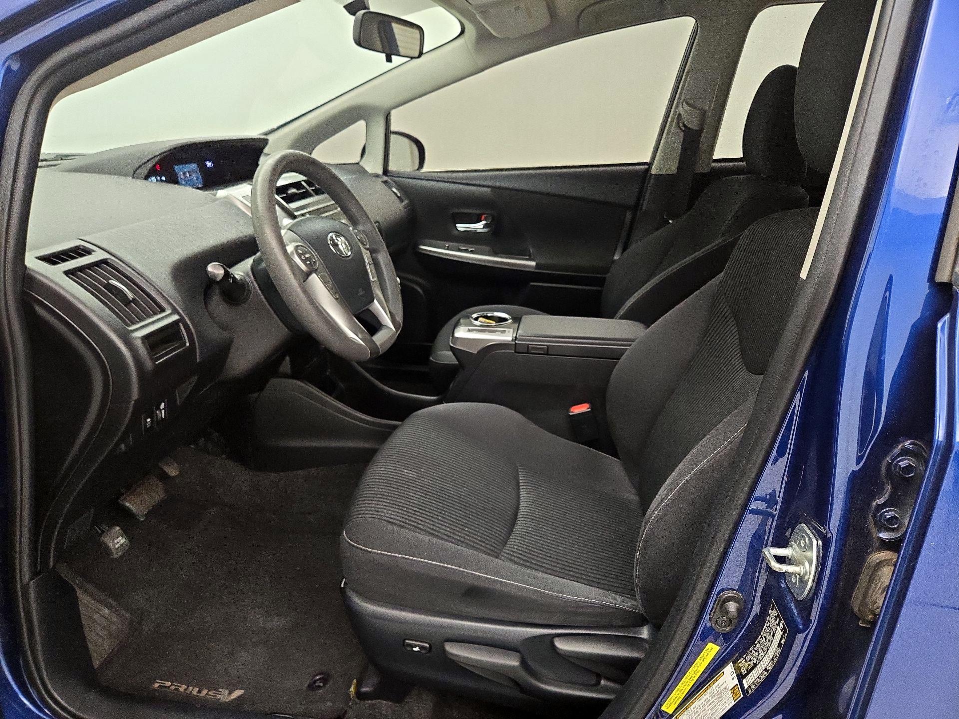 Thumbnail: 2015 Toyota Prius v - 11