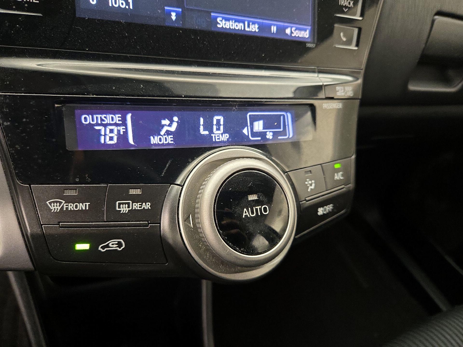 Thumbnail: 2015 Toyota Prius v - 16