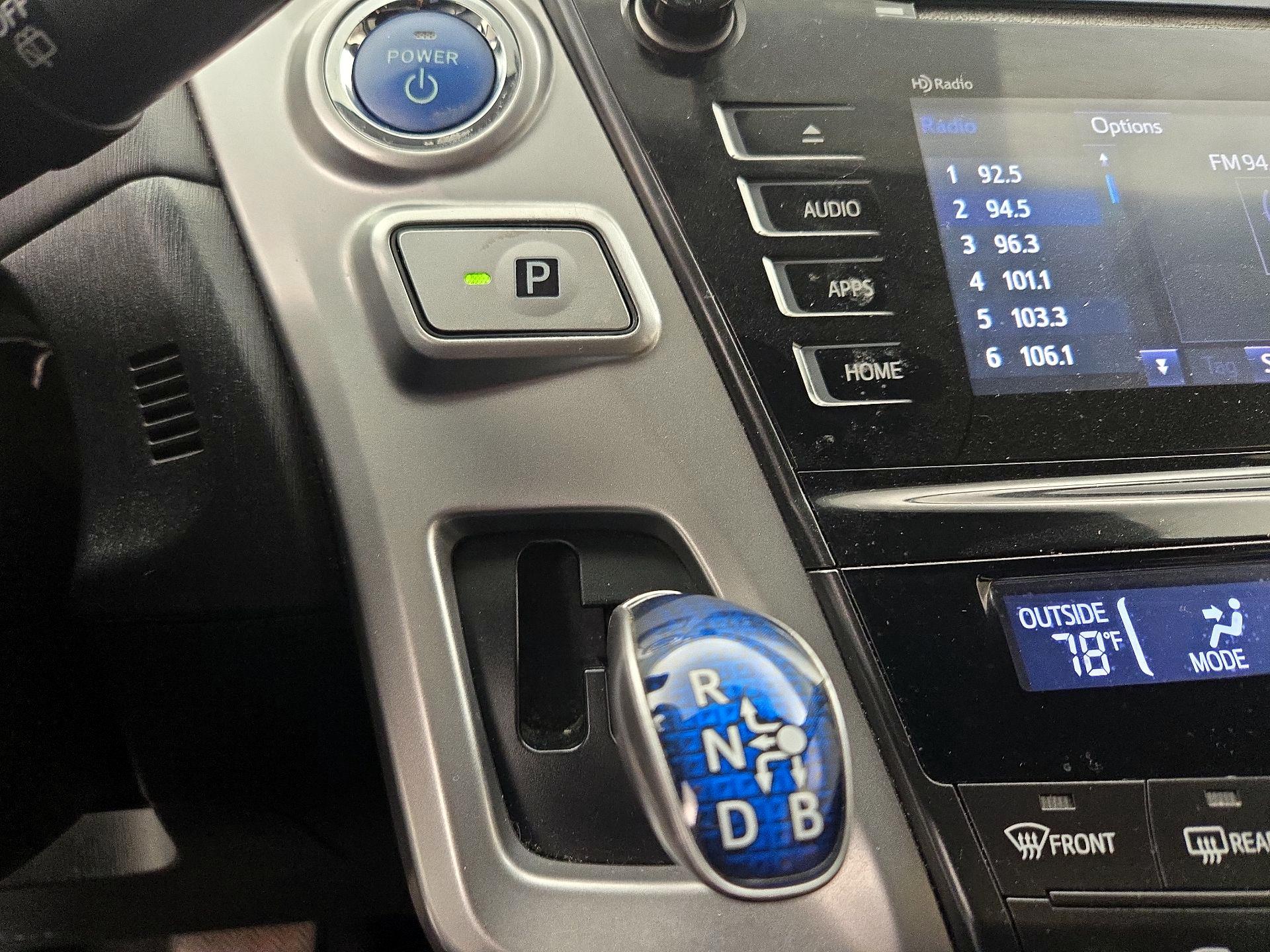 Thumbnail: 2015 Toyota Prius v - 17