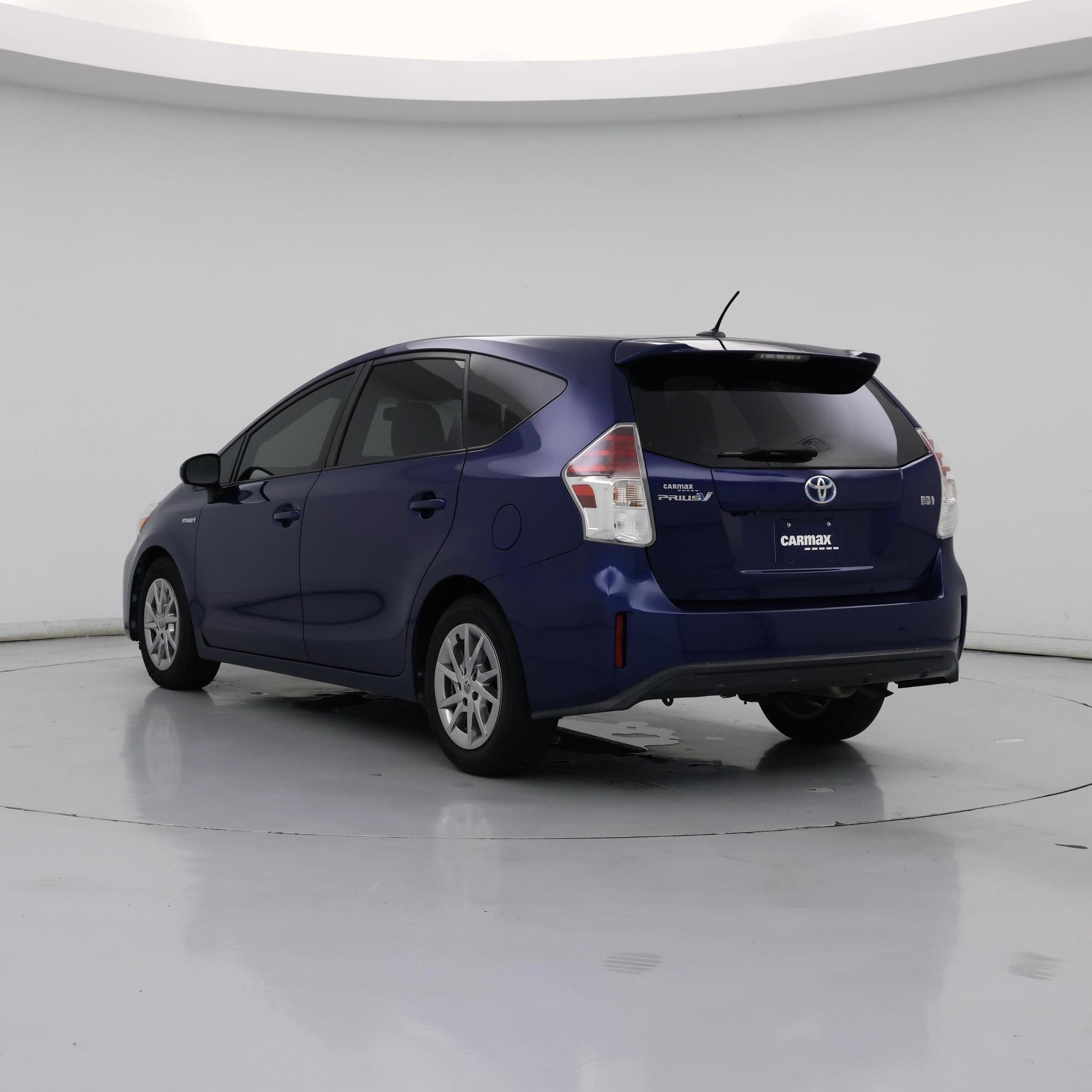 Thumbnail: 2015 Toyota Prius v - 2