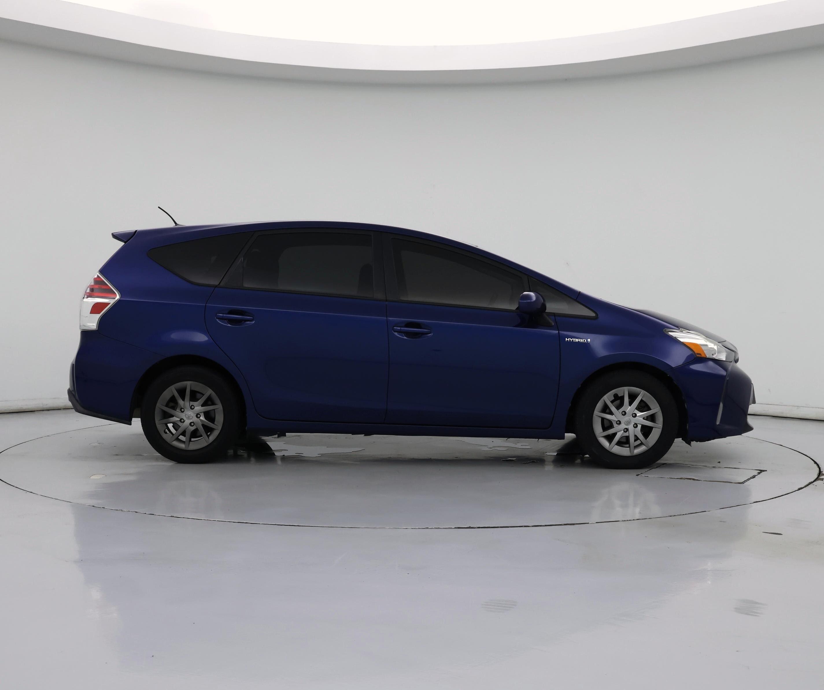 Thumbnail: 2015 Toyota Prius v - 7