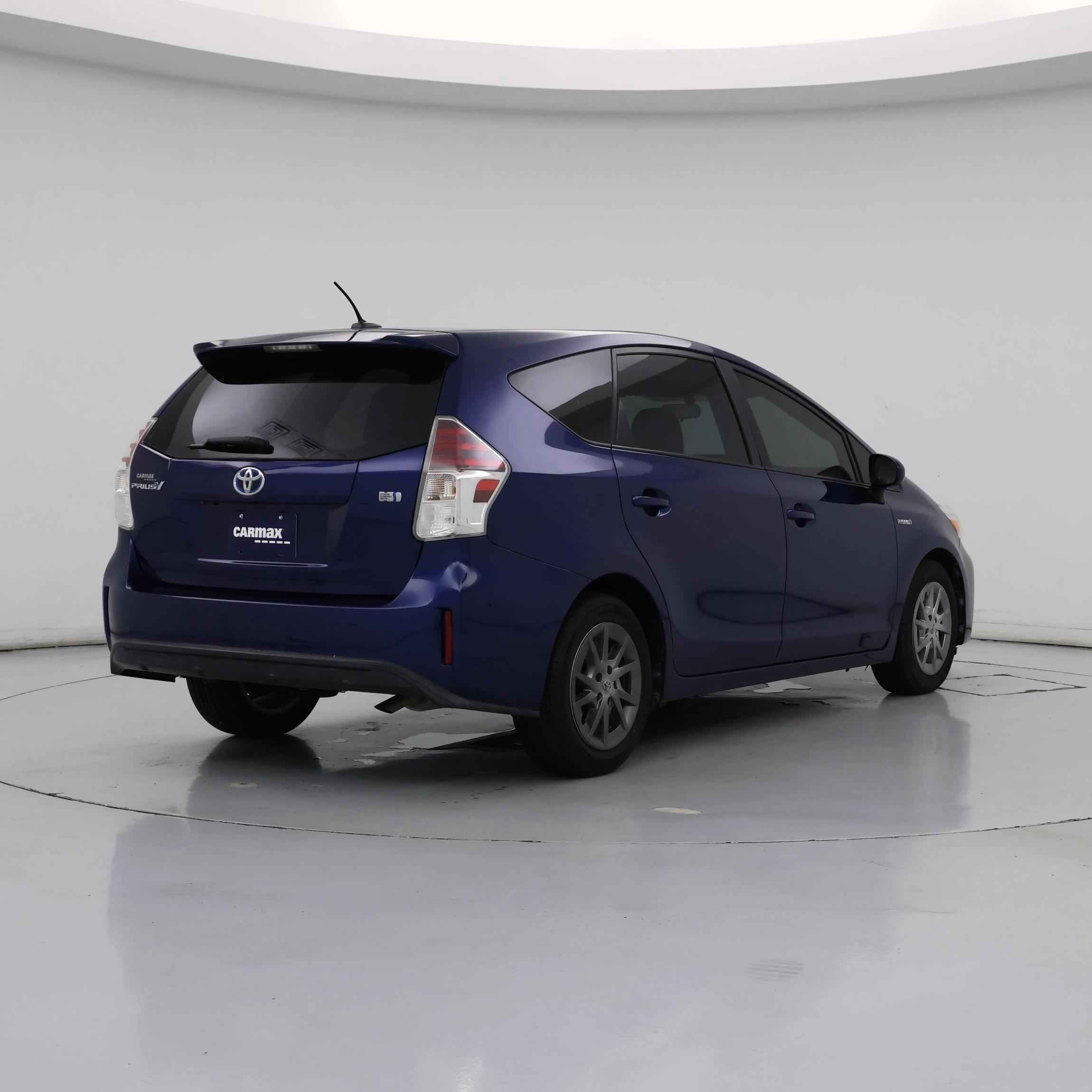Thumbnail: 2015 Toyota Prius v - 8