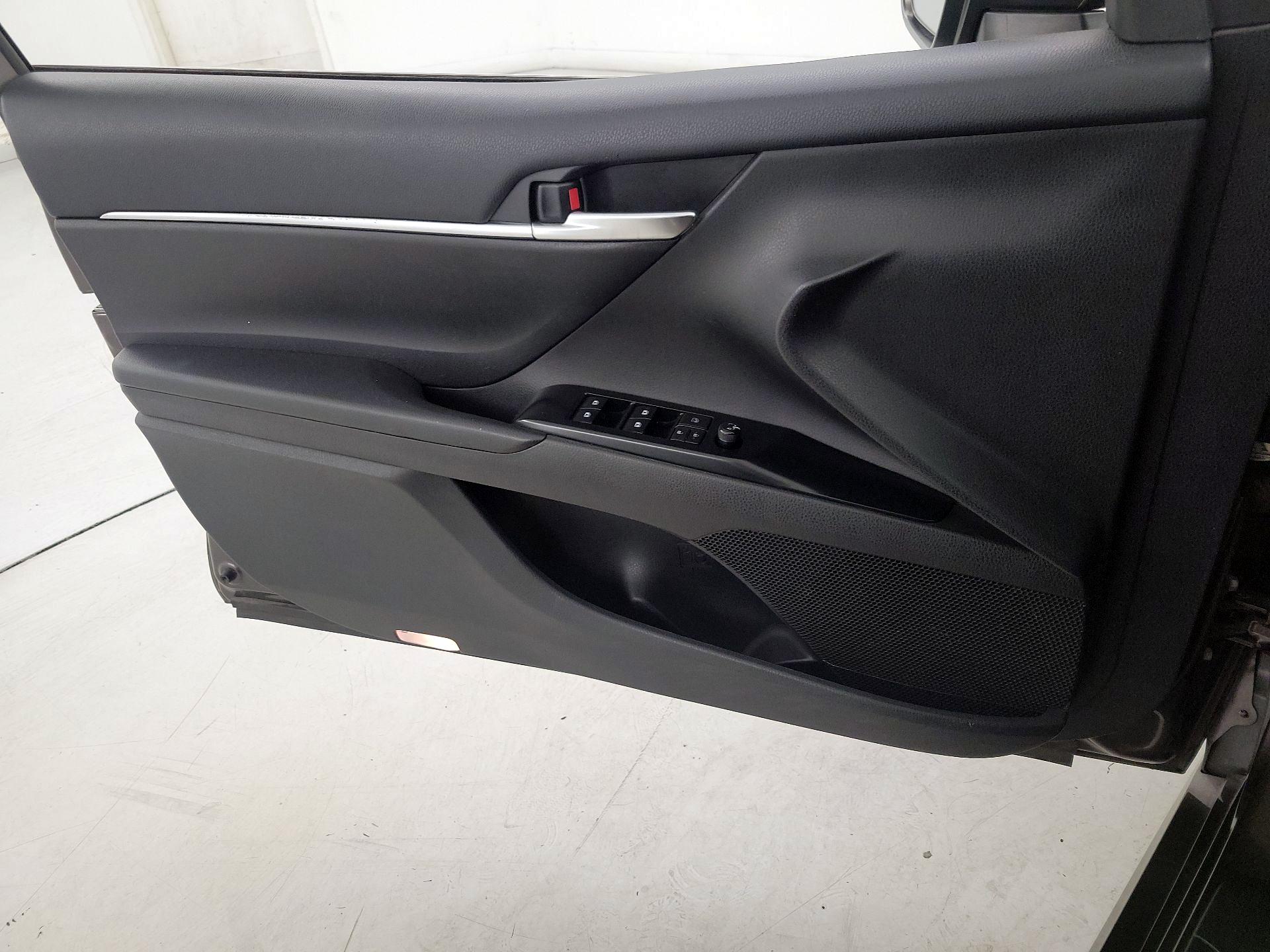 Thumbnail: 2019 Toyota Camry - 12
