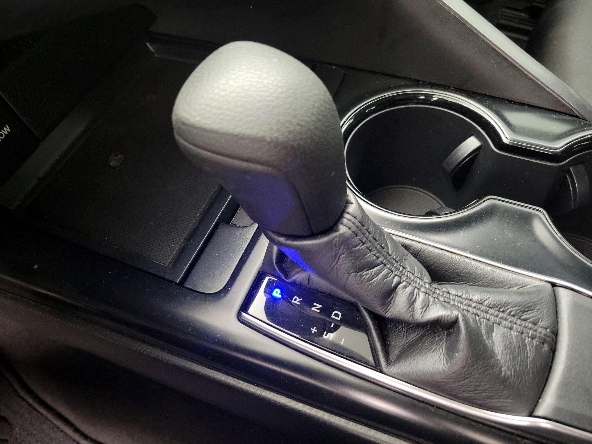 Thumbnail: 2019 Toyota Camry - 17