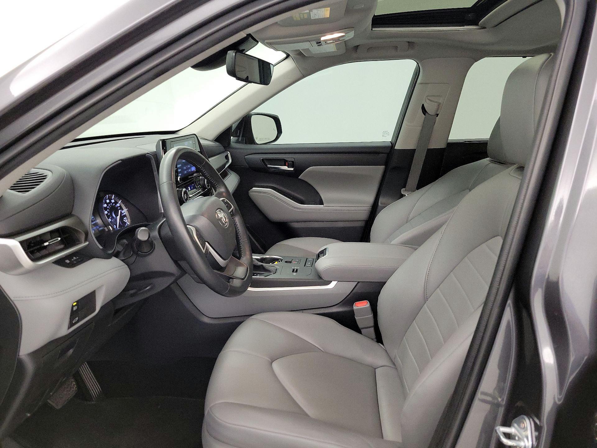Thumbnail: 2022 Toyota Highlander - 11