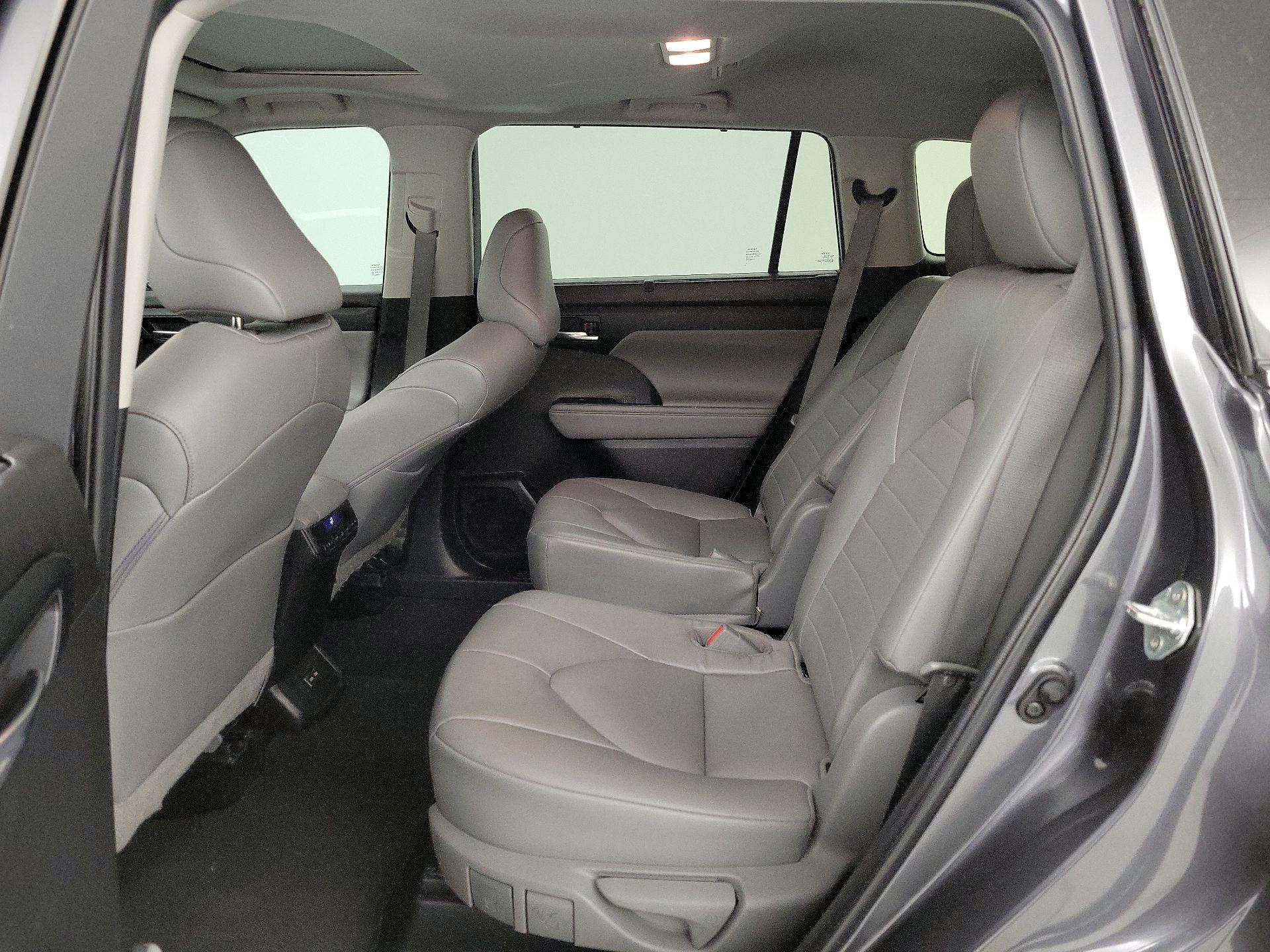 Thumbnail: 2022 Toyota Highlander - 19