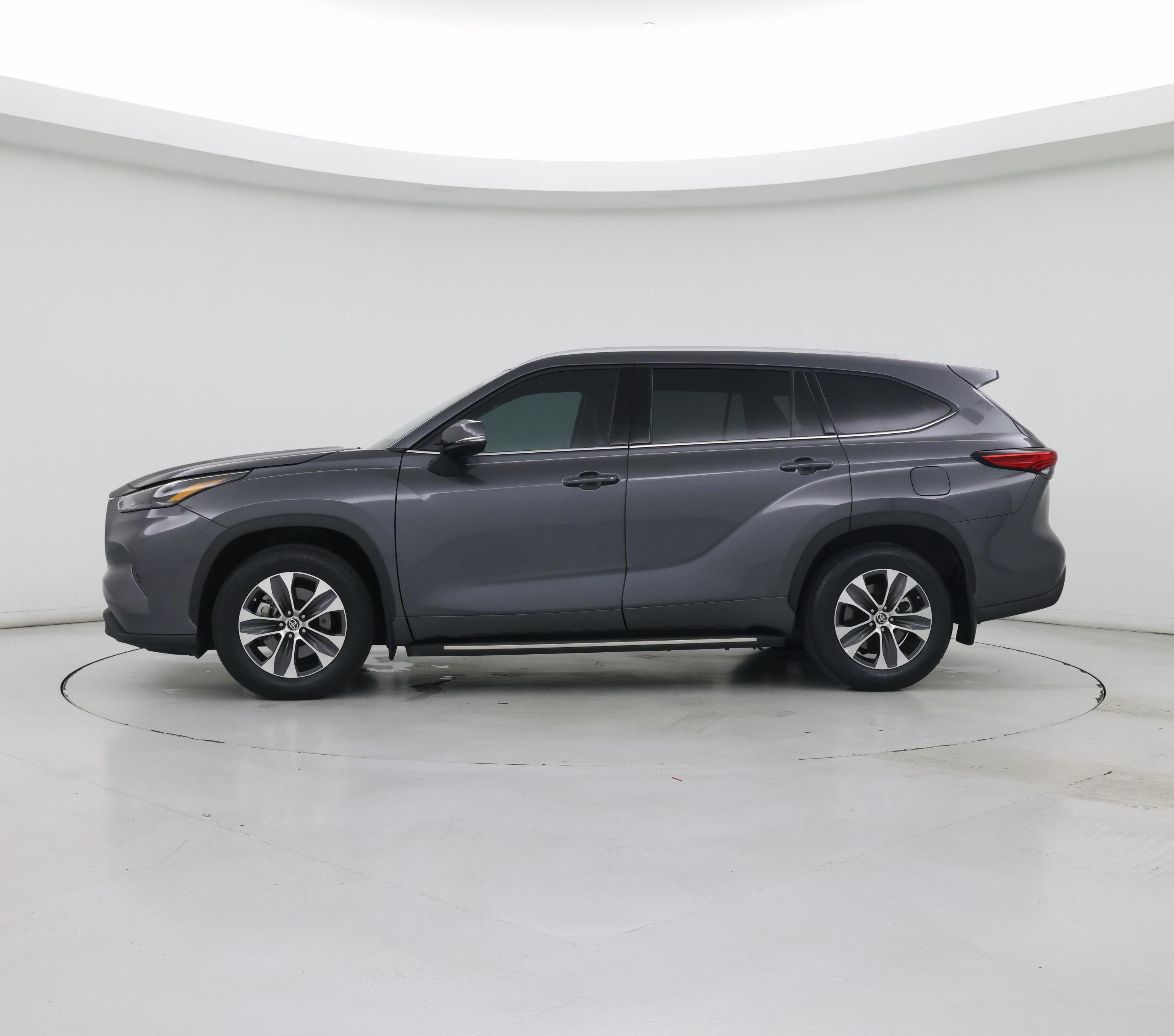 Thumbnail: 2022 Toyota Highlander - 3