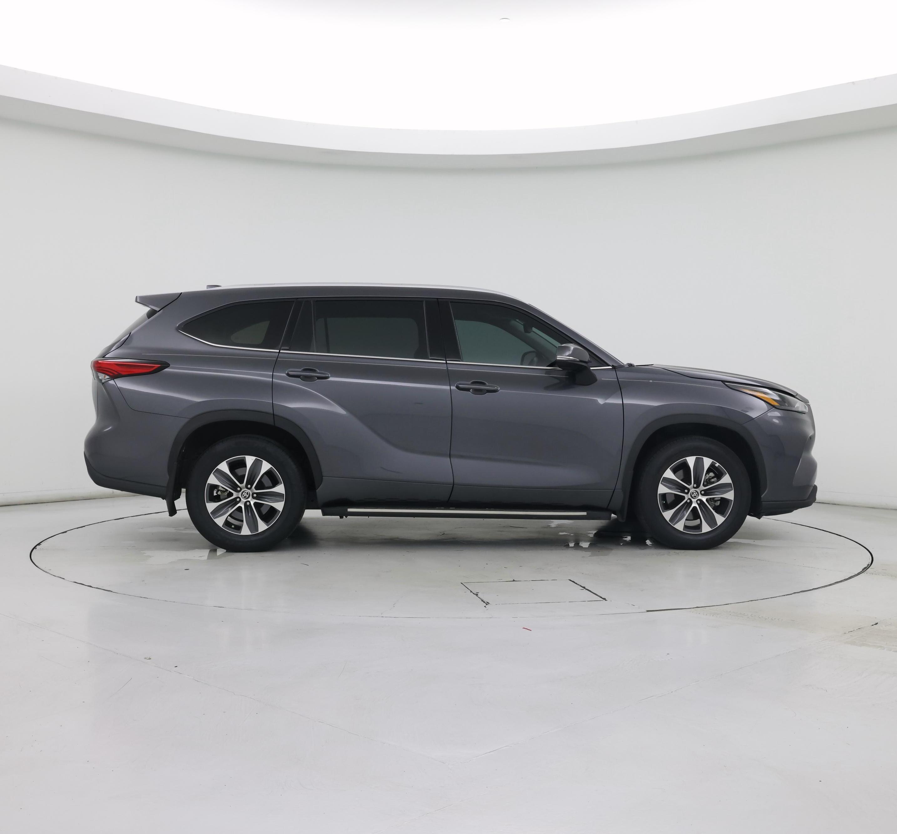 Thumbnail: 2022 Toyota Highlander - 7
