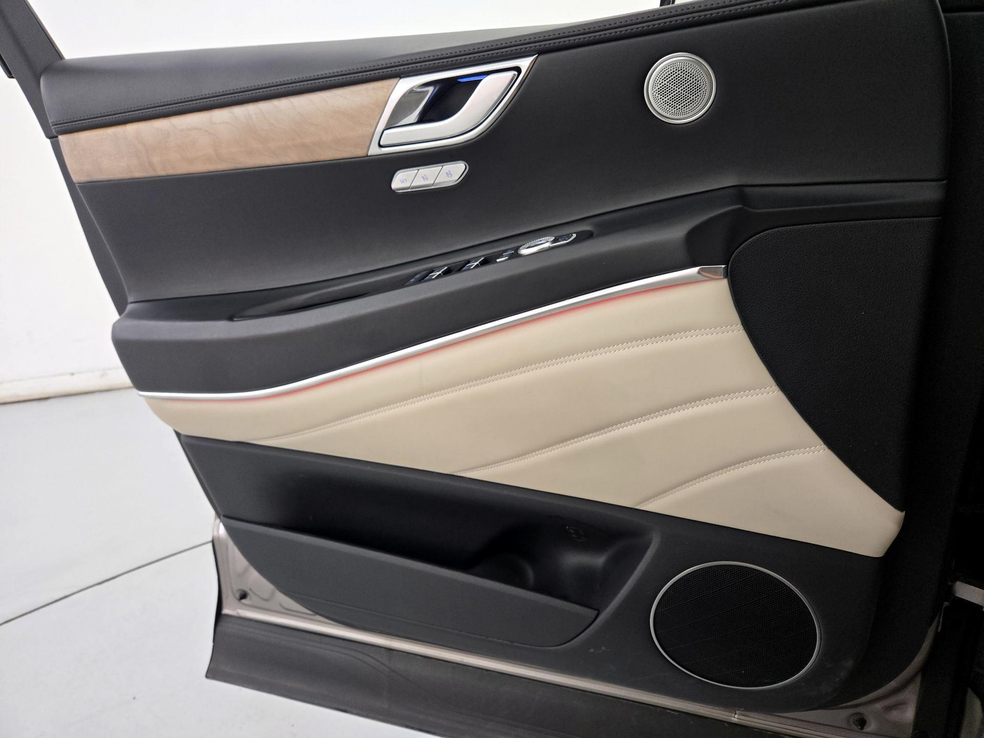 Thumbnail: 2021 Genesis GV80 - 12