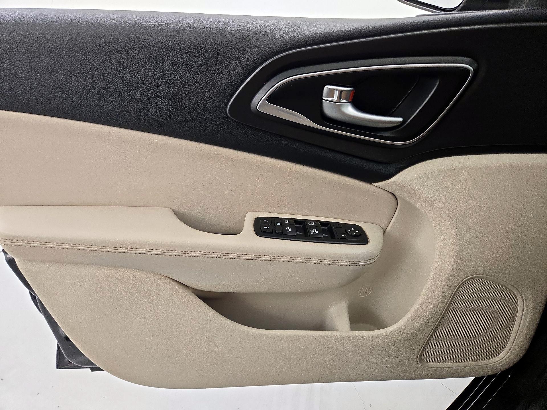 Thumbnail: 2017 Chrysler 200 - 12