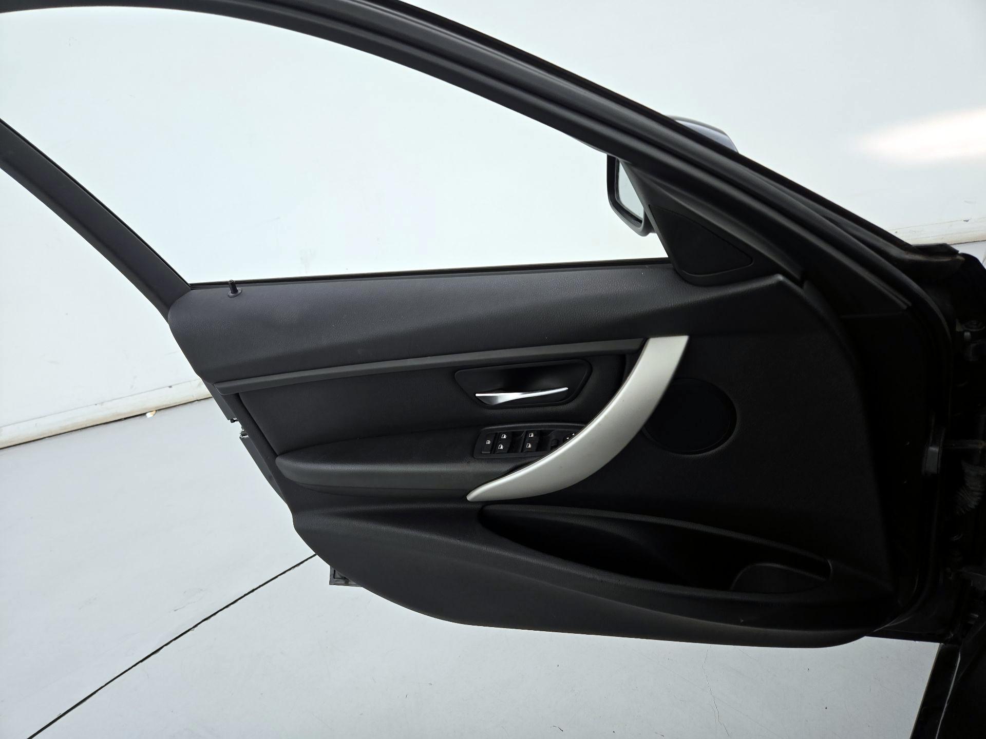 Thumbnail: 2014 BMW 3 Series - 12