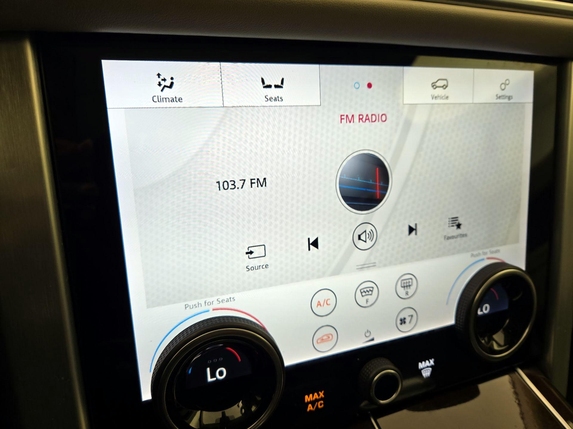 Thumbnail: 2021 Land Rover Range Rover - 16