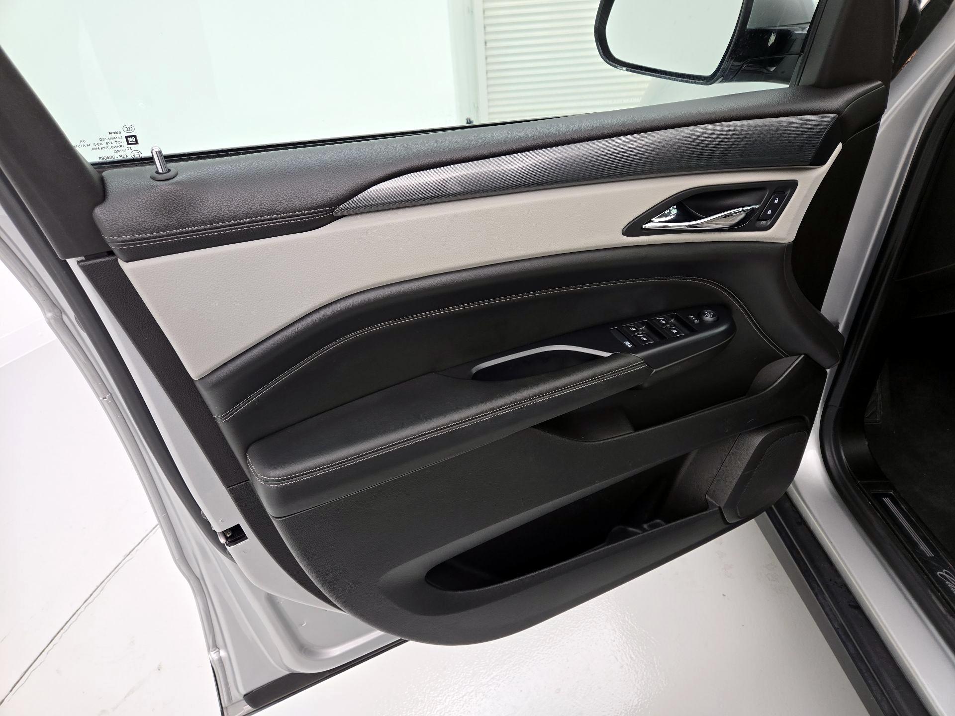 Thumbnail: 2014 Cadillac SRX - 10