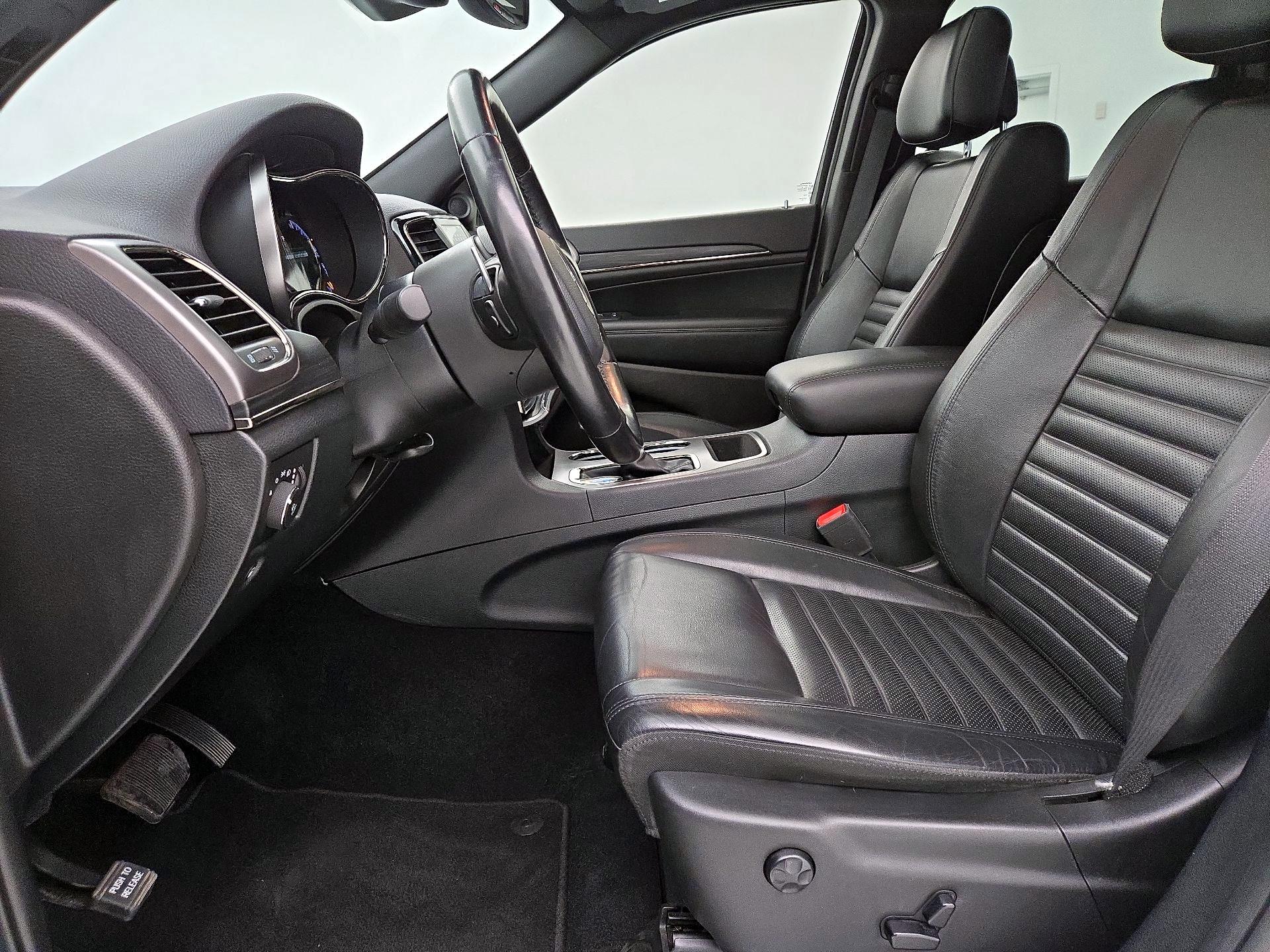 Thumbnail: 2020 Jeep Grand Cherokee - 11