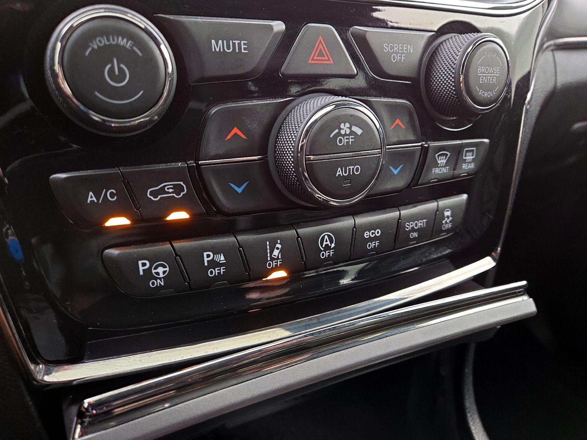 Thumbnail: 2020 Jeep Grand Cherokee - 17