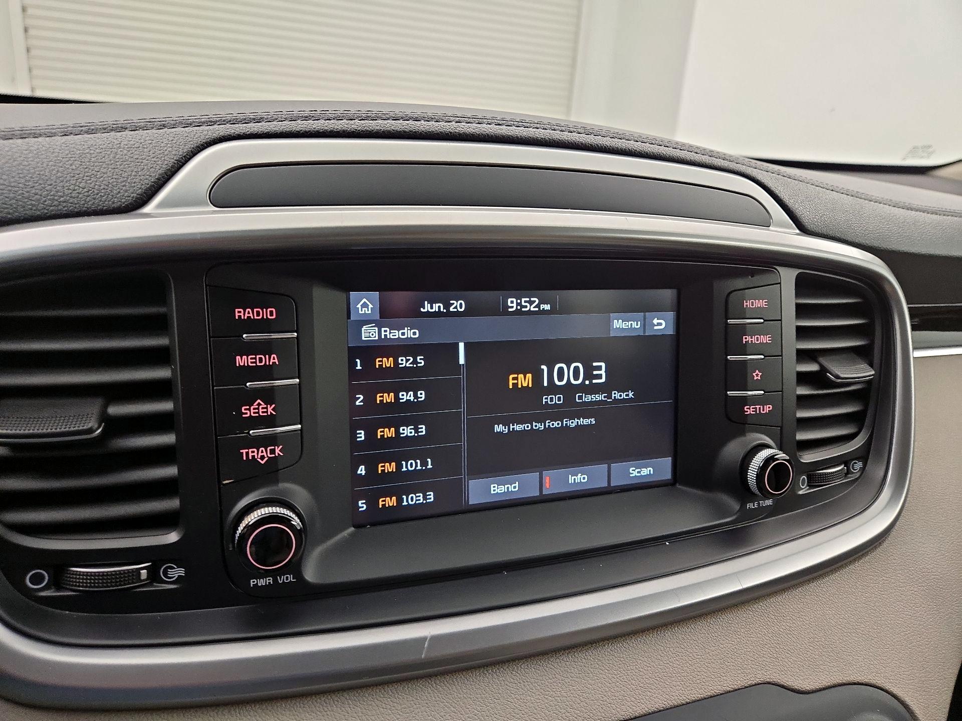 Thumbnail: 2020 Kia Sorento - 15