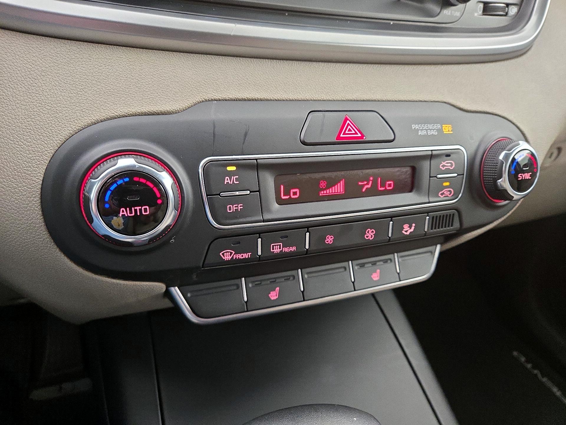 Thumbnail: 2020 Kia Sorento - 16