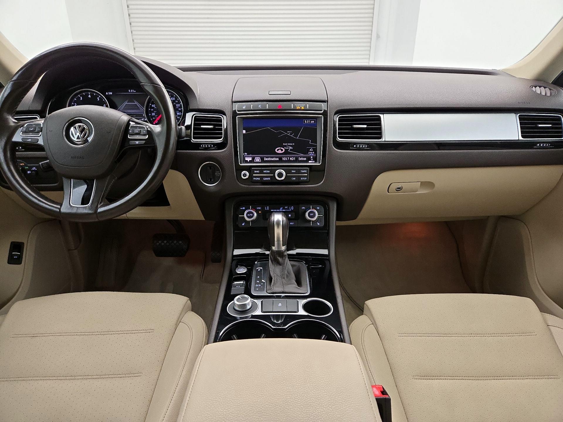 Thumbnail: 2016 Volkswagen Touareg - 9
