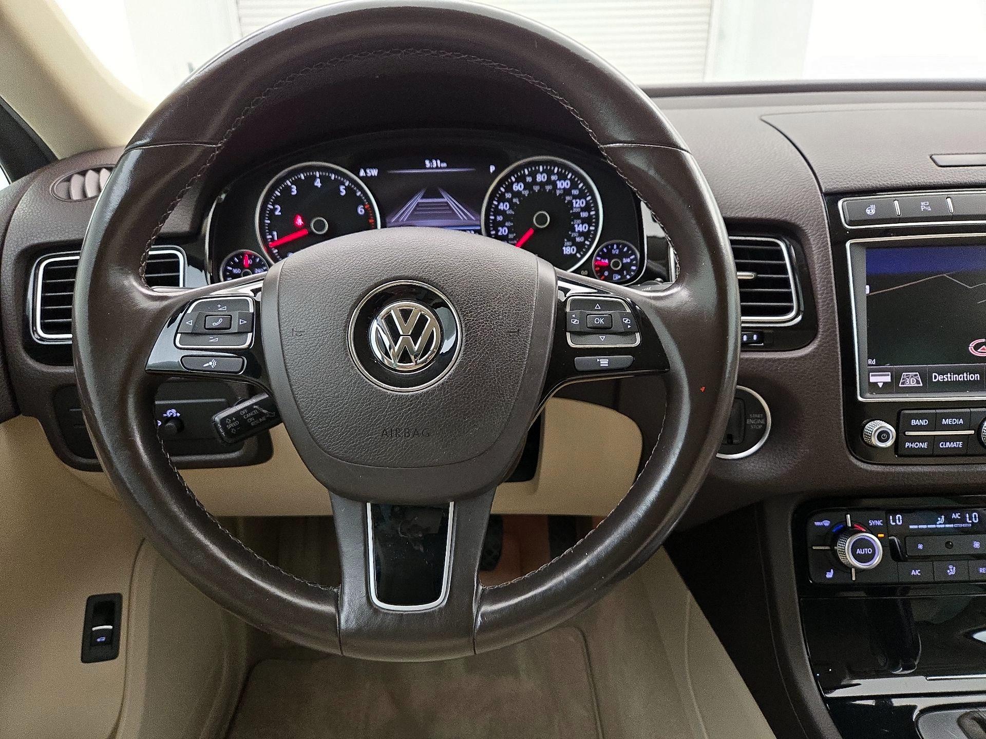 Thumbnail: 2016 Volkswagen Touareg - 10