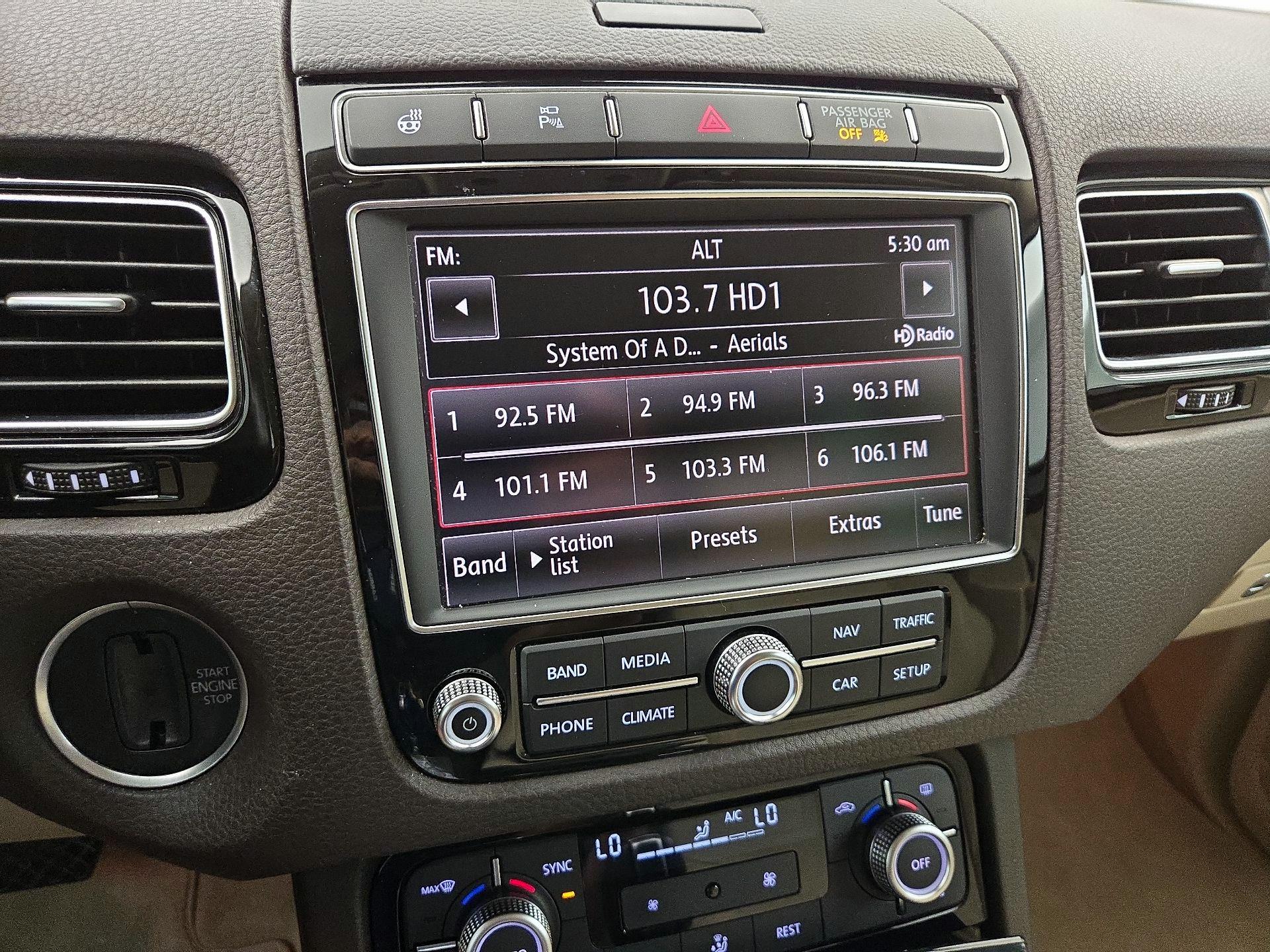Thumbnail: 2016 Volkswagen Touareg - 16