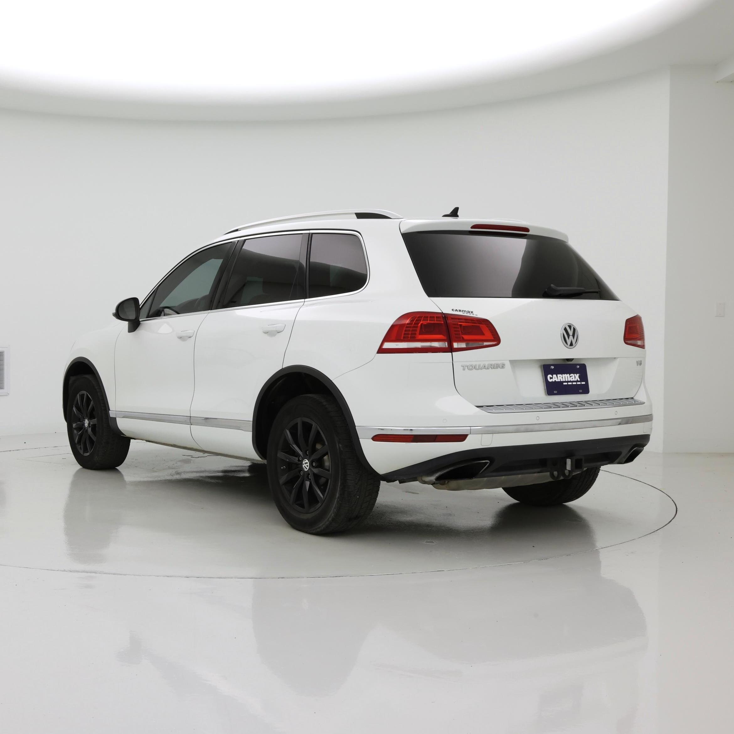 Thumbnail: 2016 Volkswagen Touareg - 2
