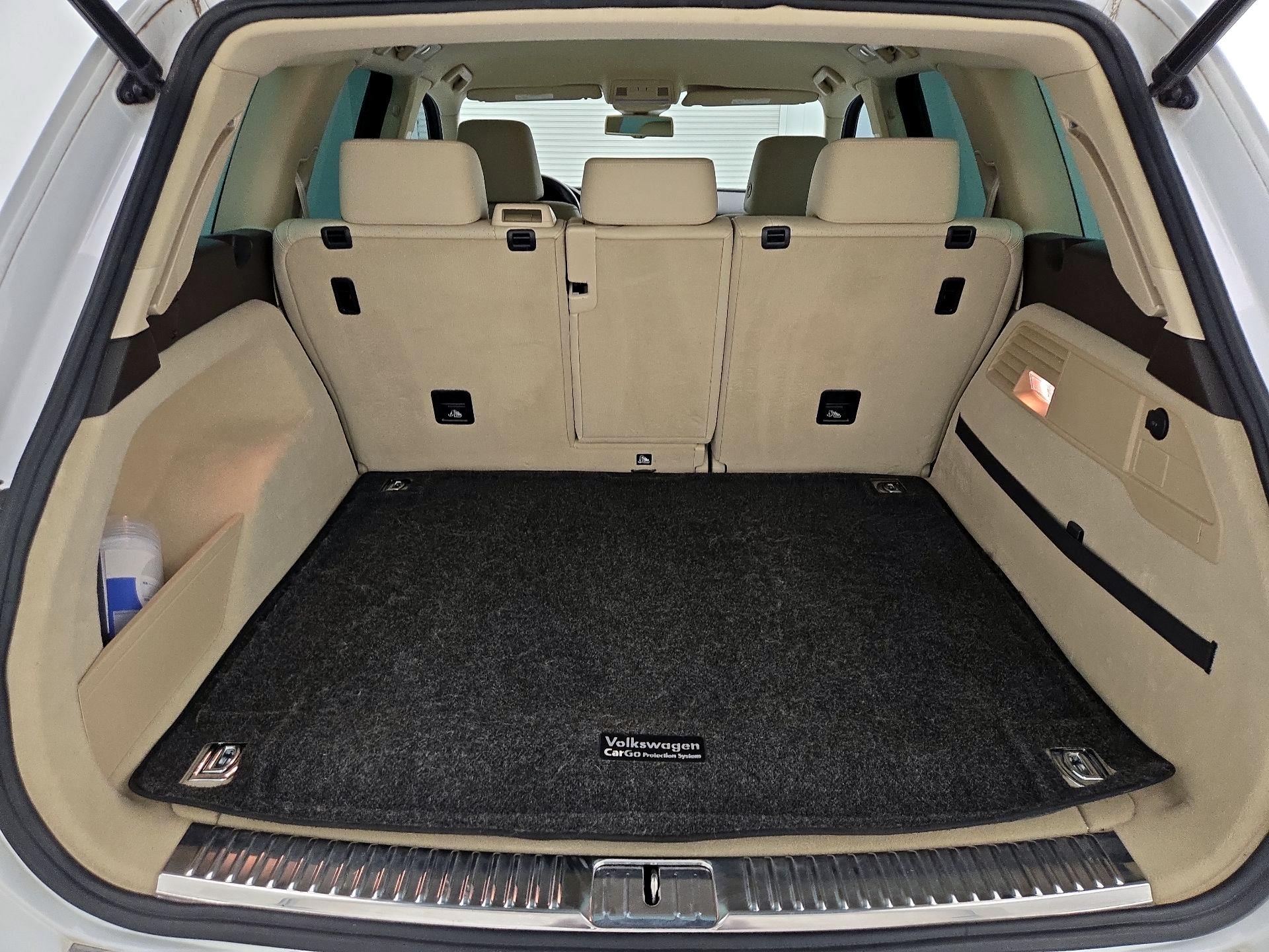 Thumbnail: 2016 Volkswagen Touareg - 20