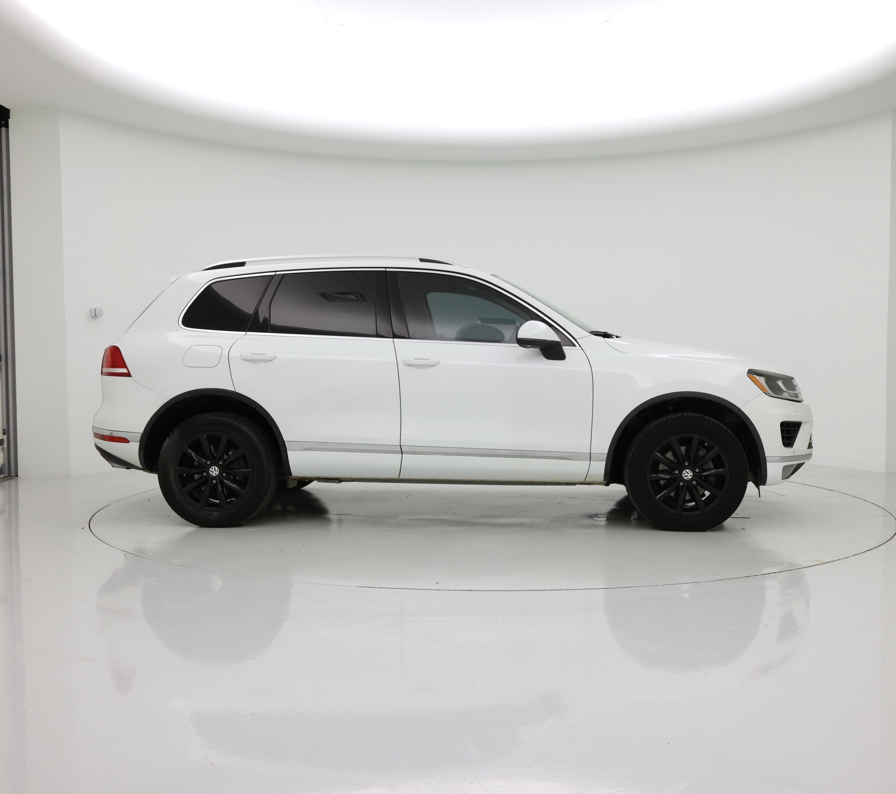 Thumbnail: 2016 Volkswagen Touareg - 7
